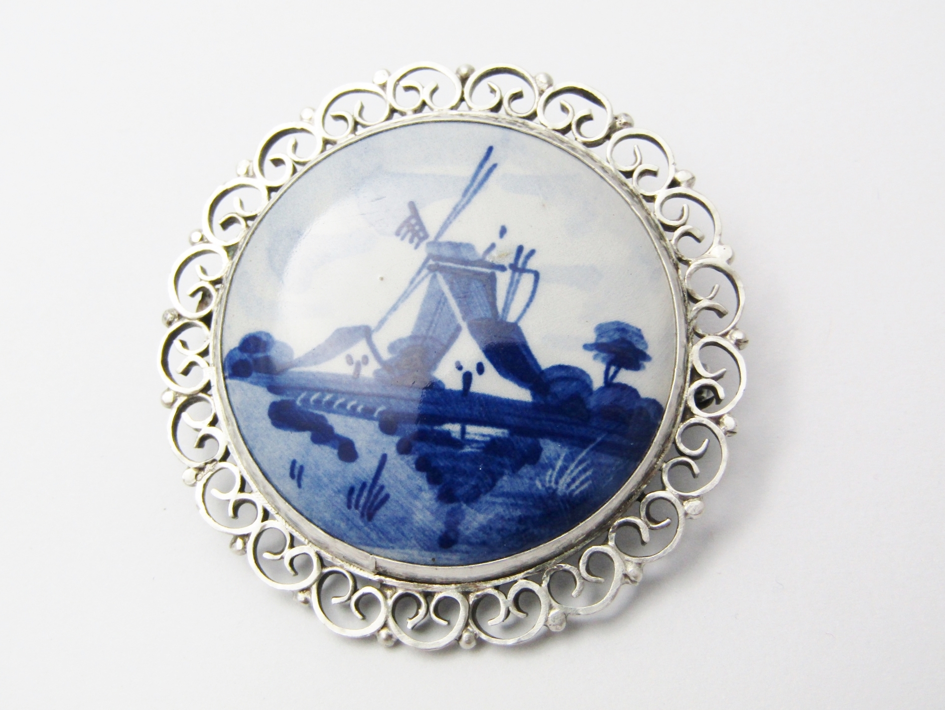A Lovely Large Delft Brooch in Sterling Silver.