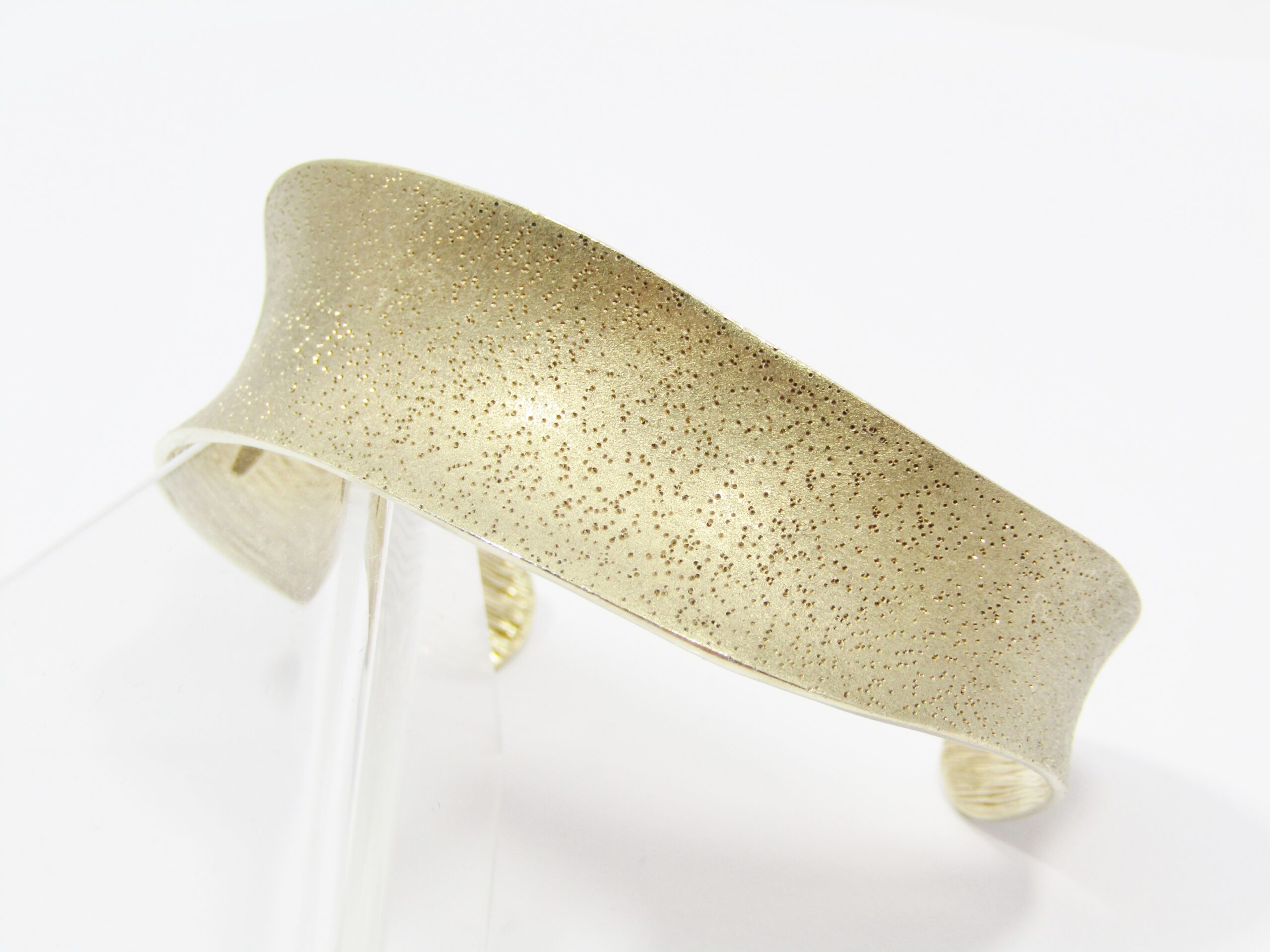 A Gorgeous Weighty Gold Gilt Texture Cuff Bangle with Peru 925  Sterling Silver Marking