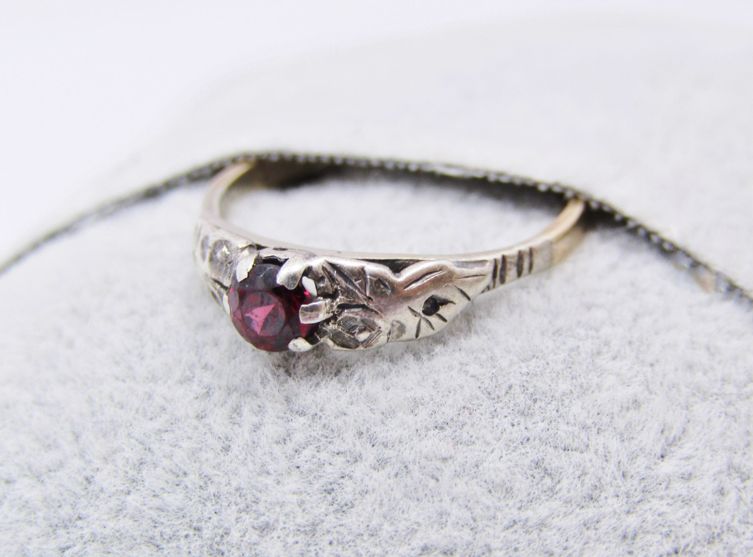 Vintage 9CT Gold & Silver Ring with Garnet
