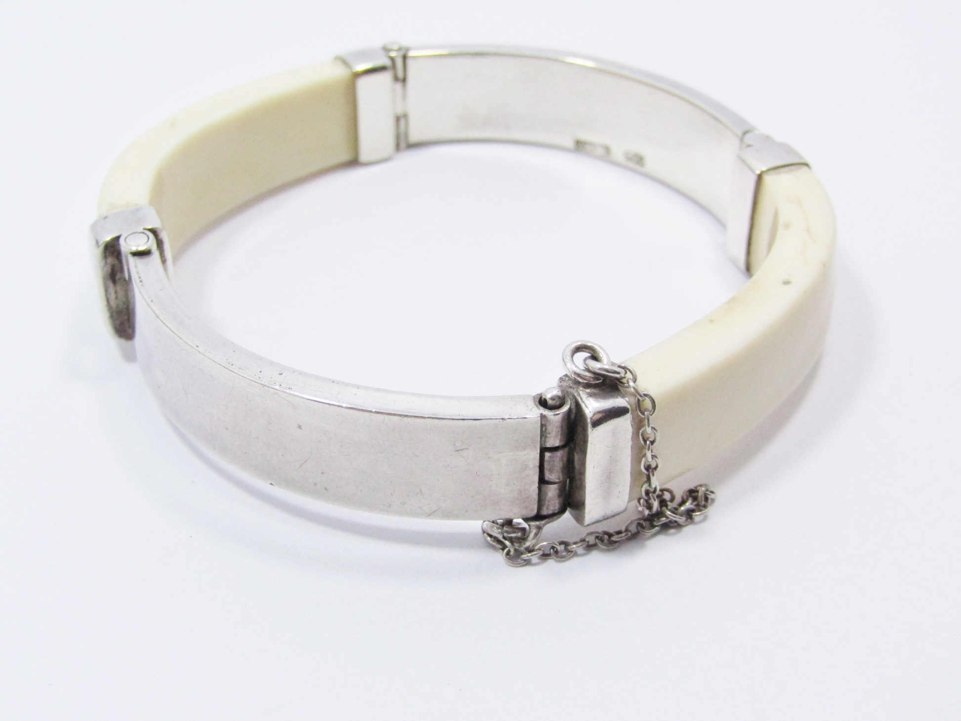 A Lovely Vintage Ivory Inlay Hinged Bangle in Sterling Silver.