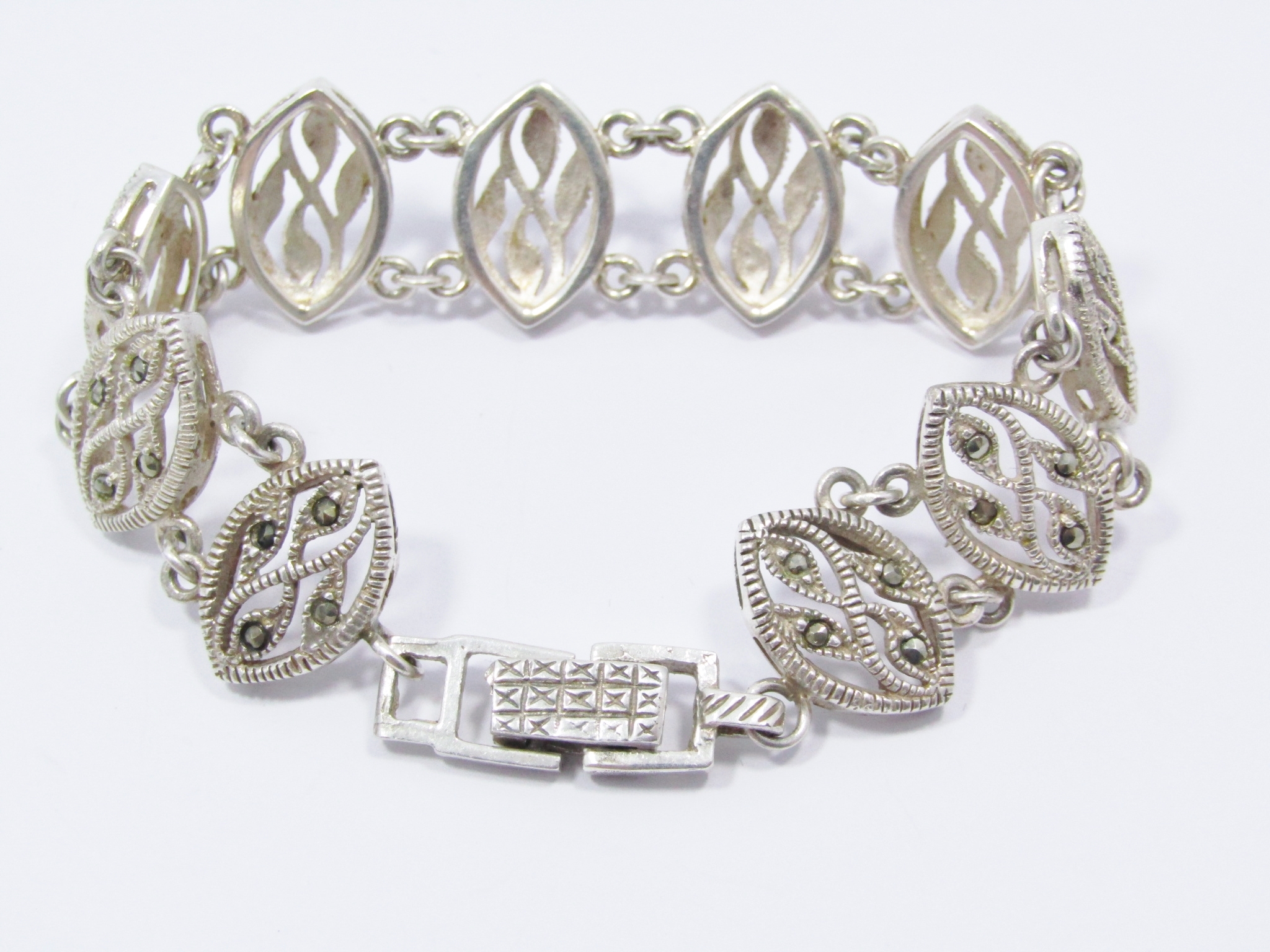 Gorgeous Vintage Design Marcasite Bracelet in Sterling Silver