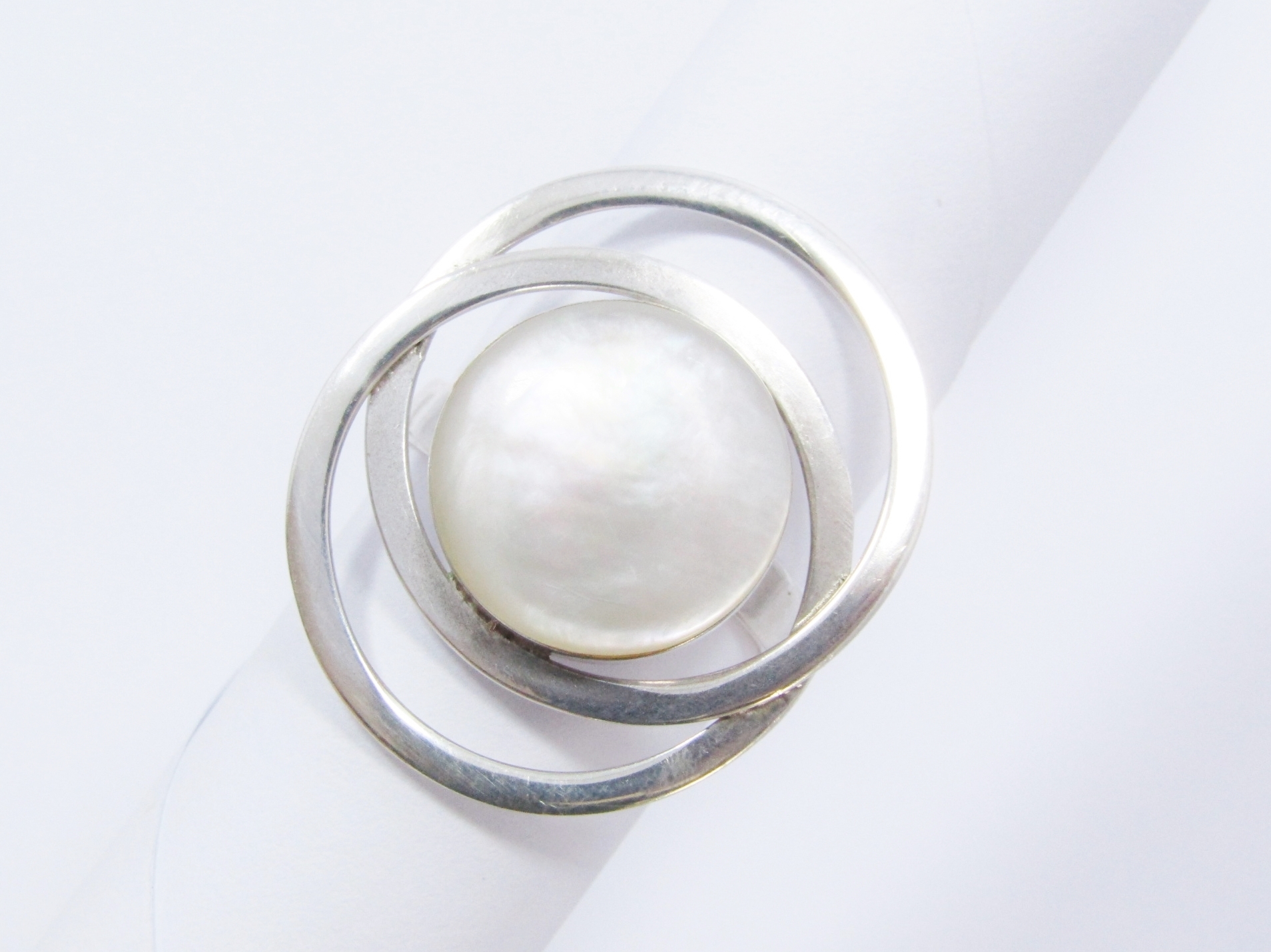 A Lovely Chunky Mother of Pearl Ring With a Open Ended Band in Sterling Silver.