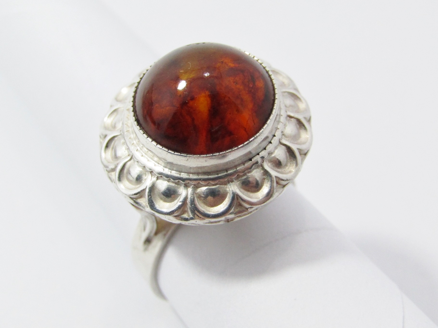 A Gorgeous Chunky Detailed Amber Ring in Sterling Silver.
