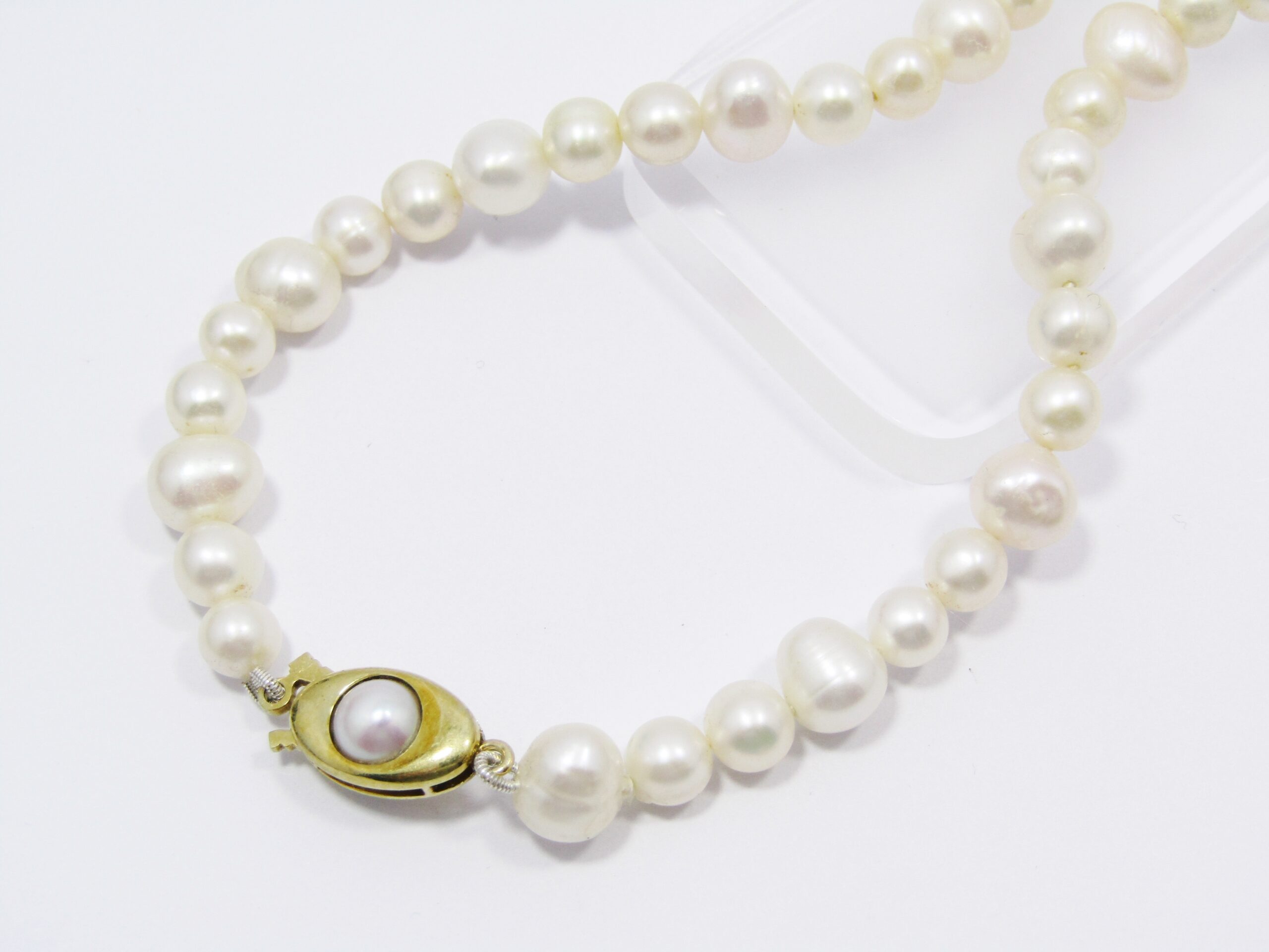 Beautiful Freshwater Pearls & 18CT Gold Clasp Necklace