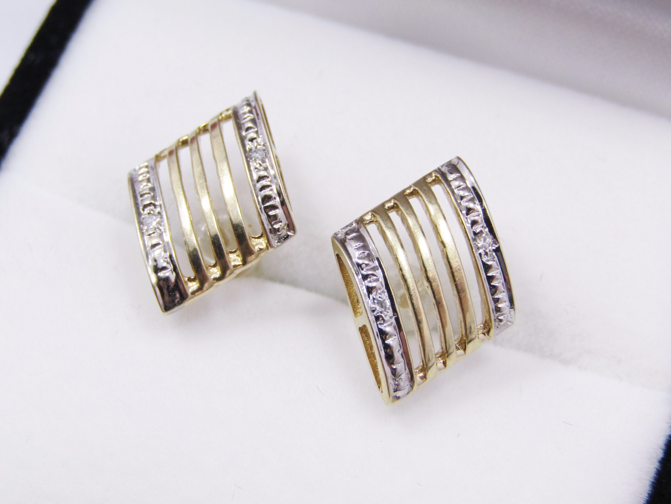 Beautiful Pair of Patterned Designed Stud Earrings in 9ct Gold