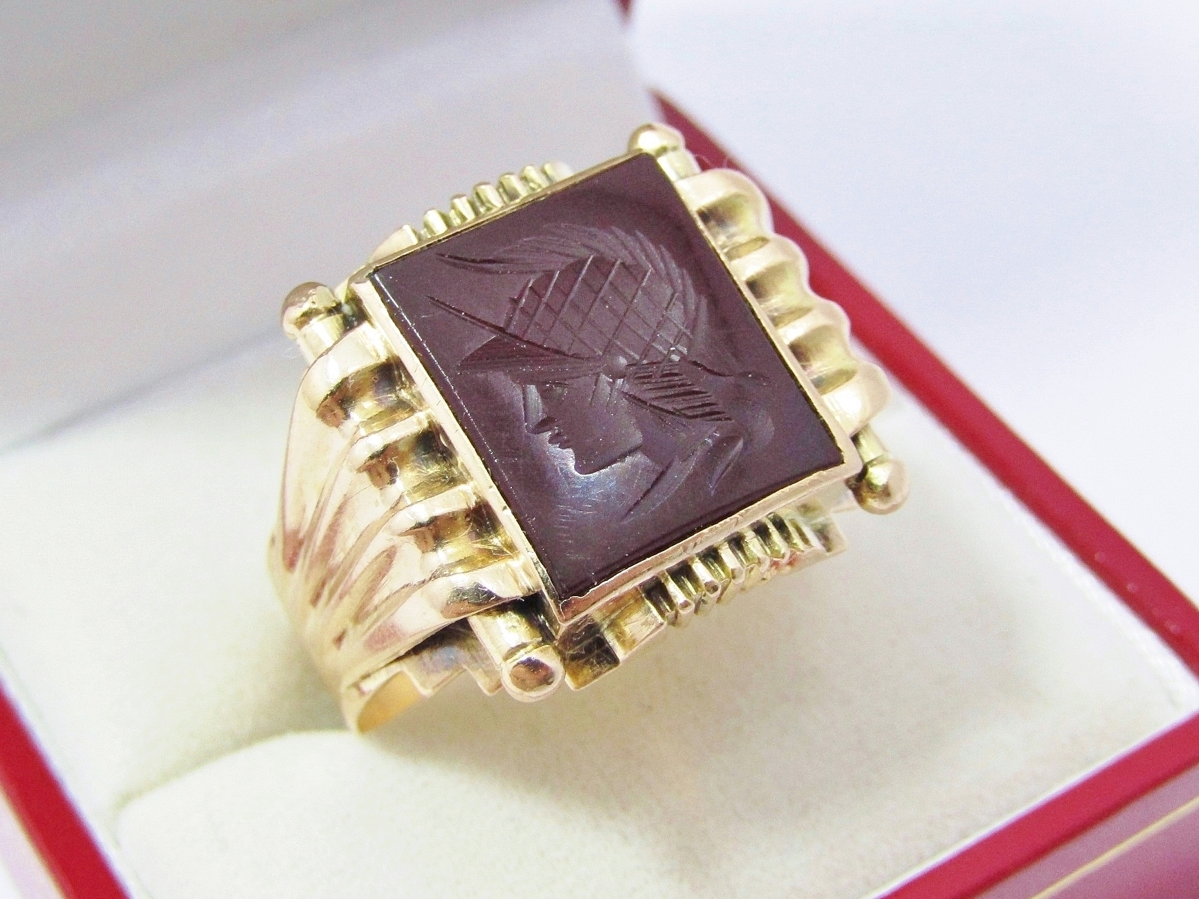 Stunning! Vintage 14K Rose Gold & Carved Intaglio Ring