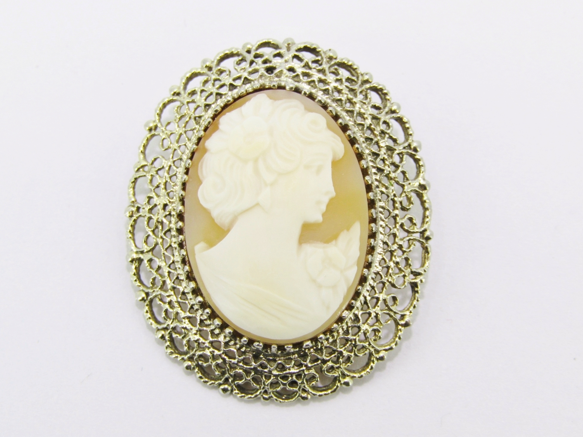 A Beautiful Detailed Filigree Brooch/Pendant in Sterling Silver.