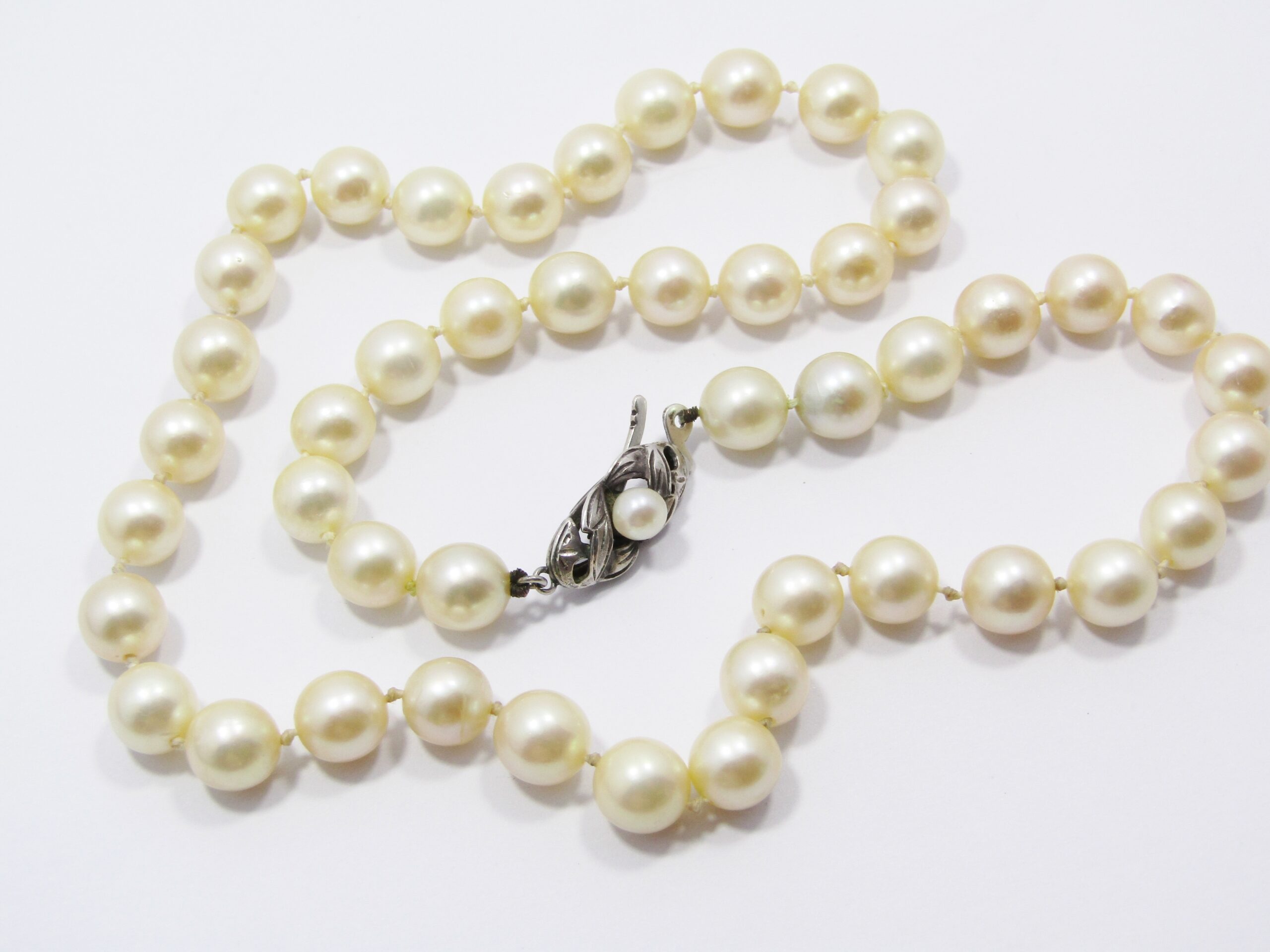 A Gorgeous Vintage String of Fresh Water Pearls With Lovely Sterling Silver Clasp