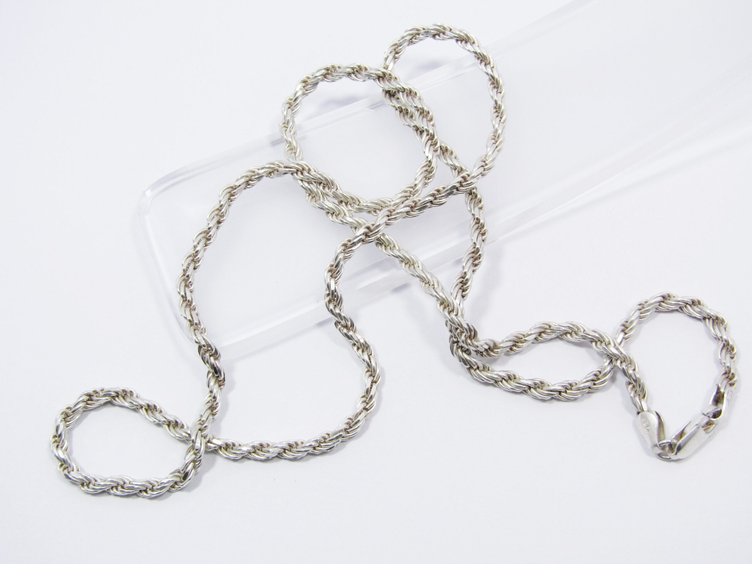  A Lovely Long Rope Design Necklace in Sterling Silver