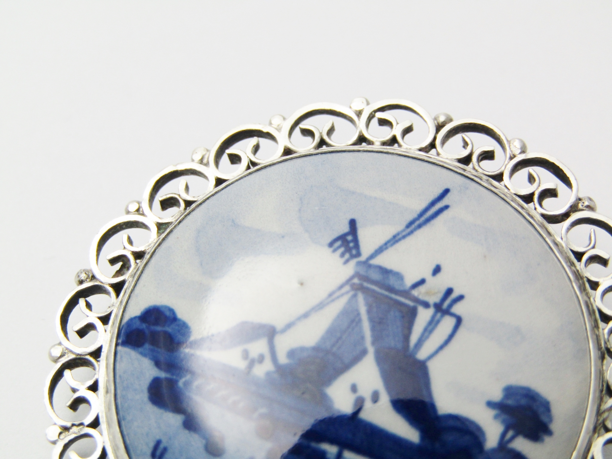 A Lovely Large Delft Brooch in Sterling Silver.