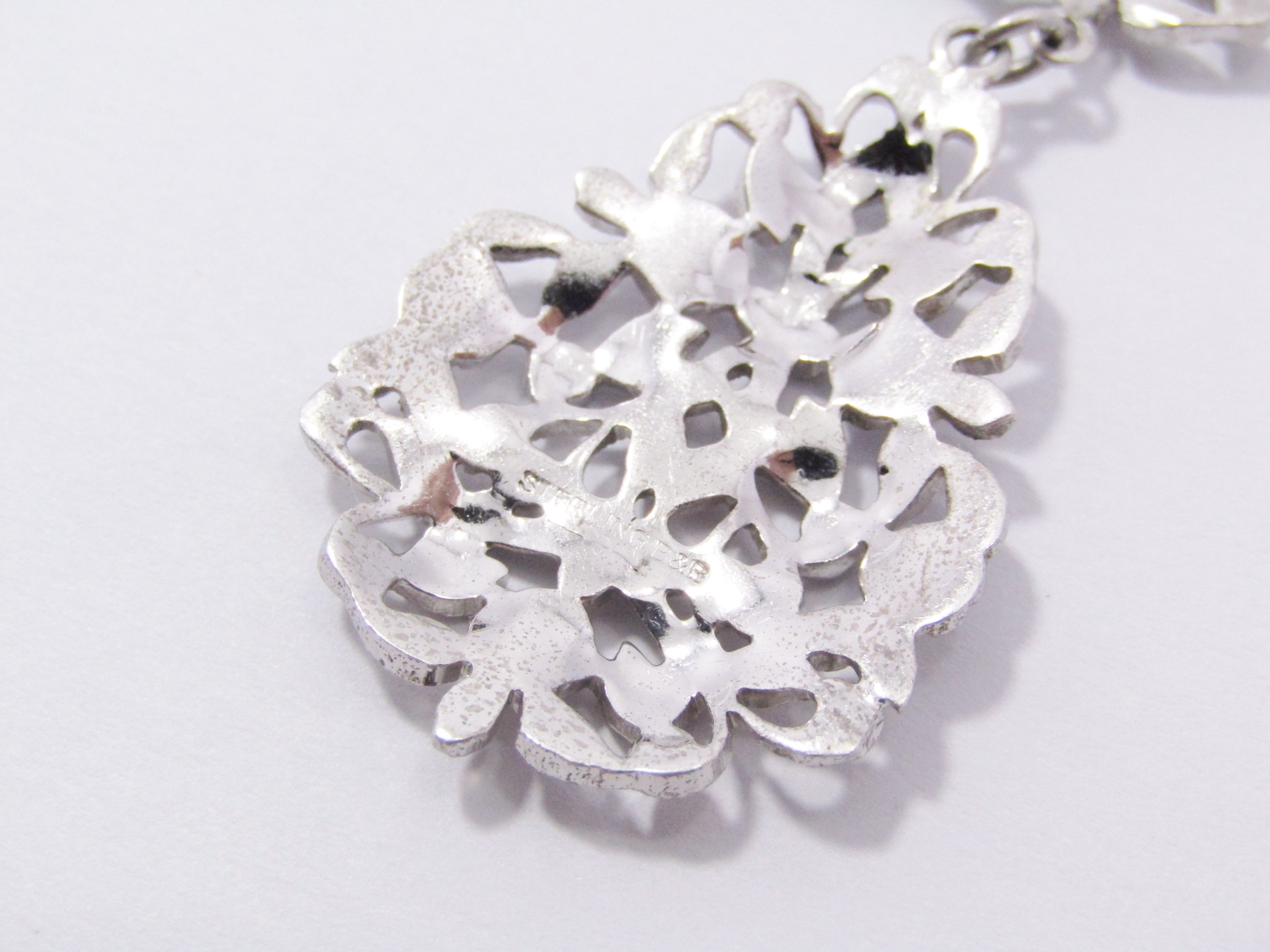 A Gorgeous Detailed Vintage Design Marcasite Necklace in Sterling Silver.
