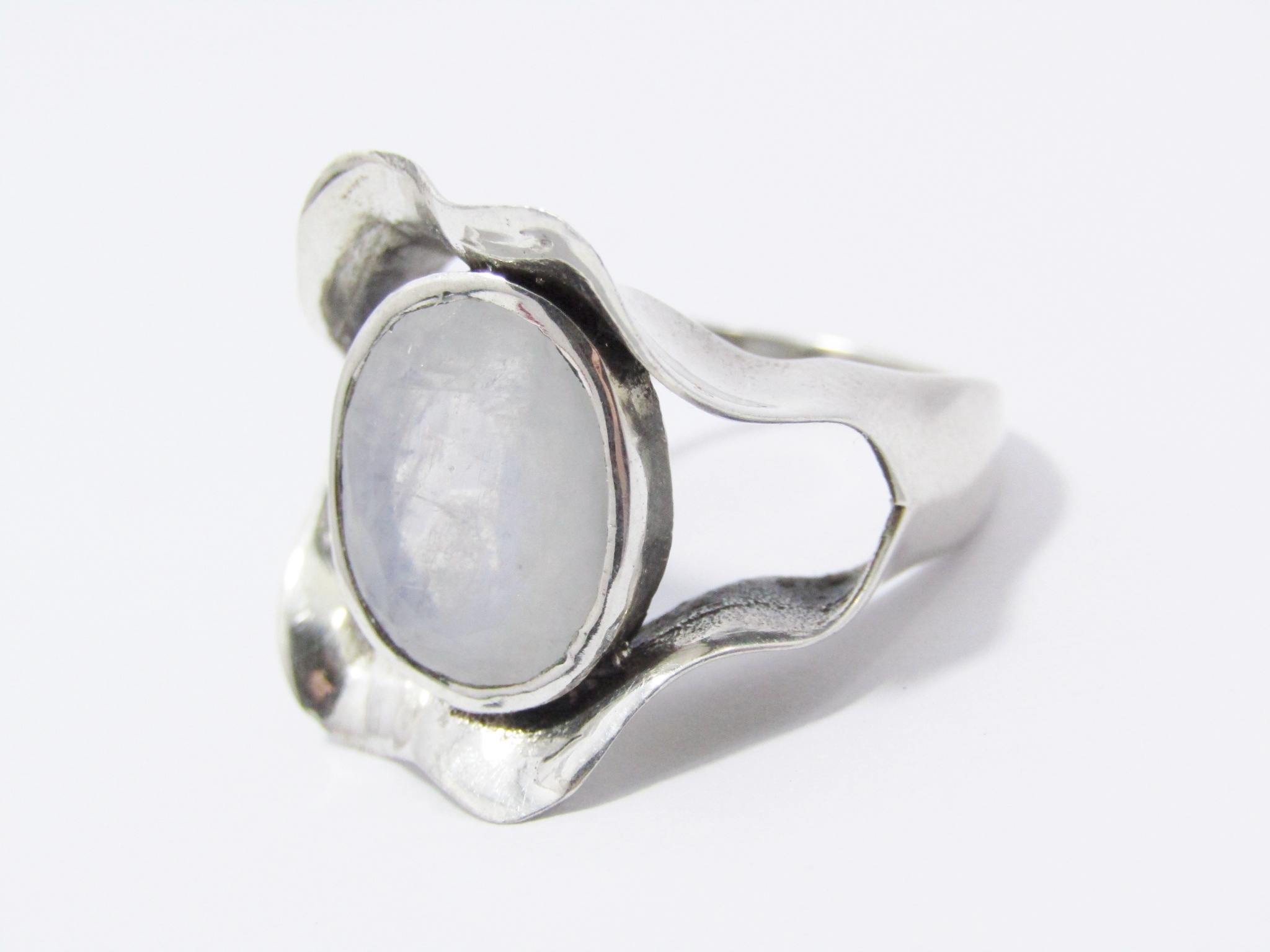 A Lovely Handmade Moonstone Ring in Sterling Silver.