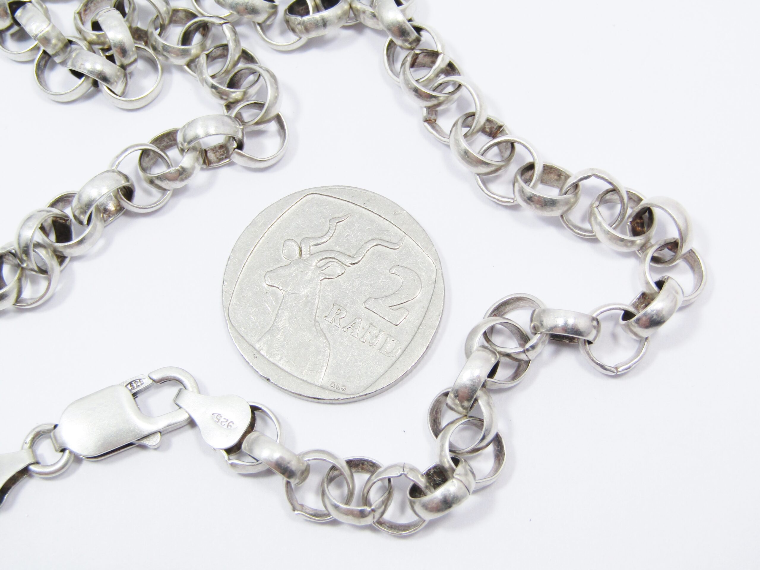 A Lovely Round Link Necklace in Sterling Silver.