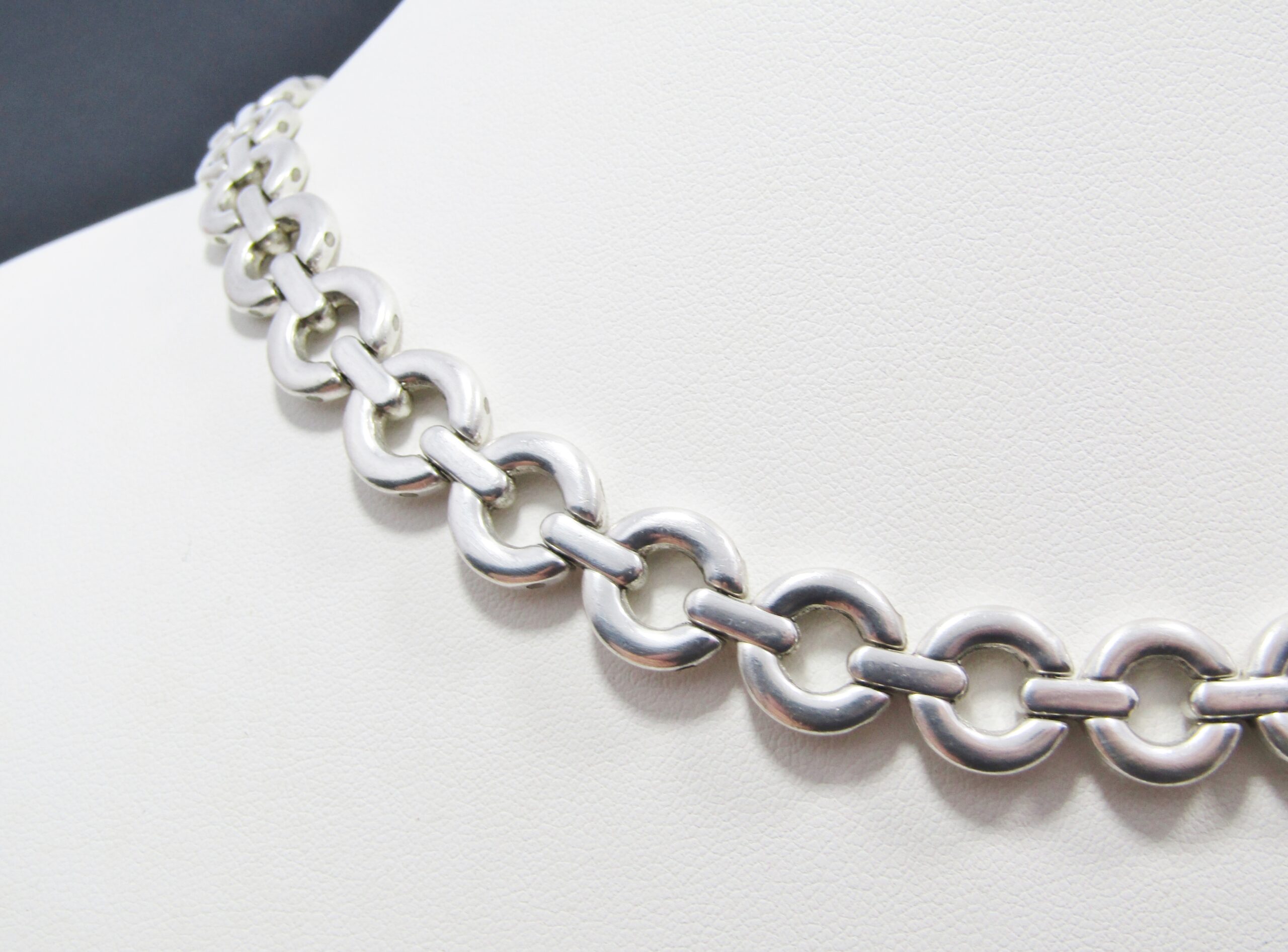 A Beautiful Weighty Round Link Necklace in Sterling Silver