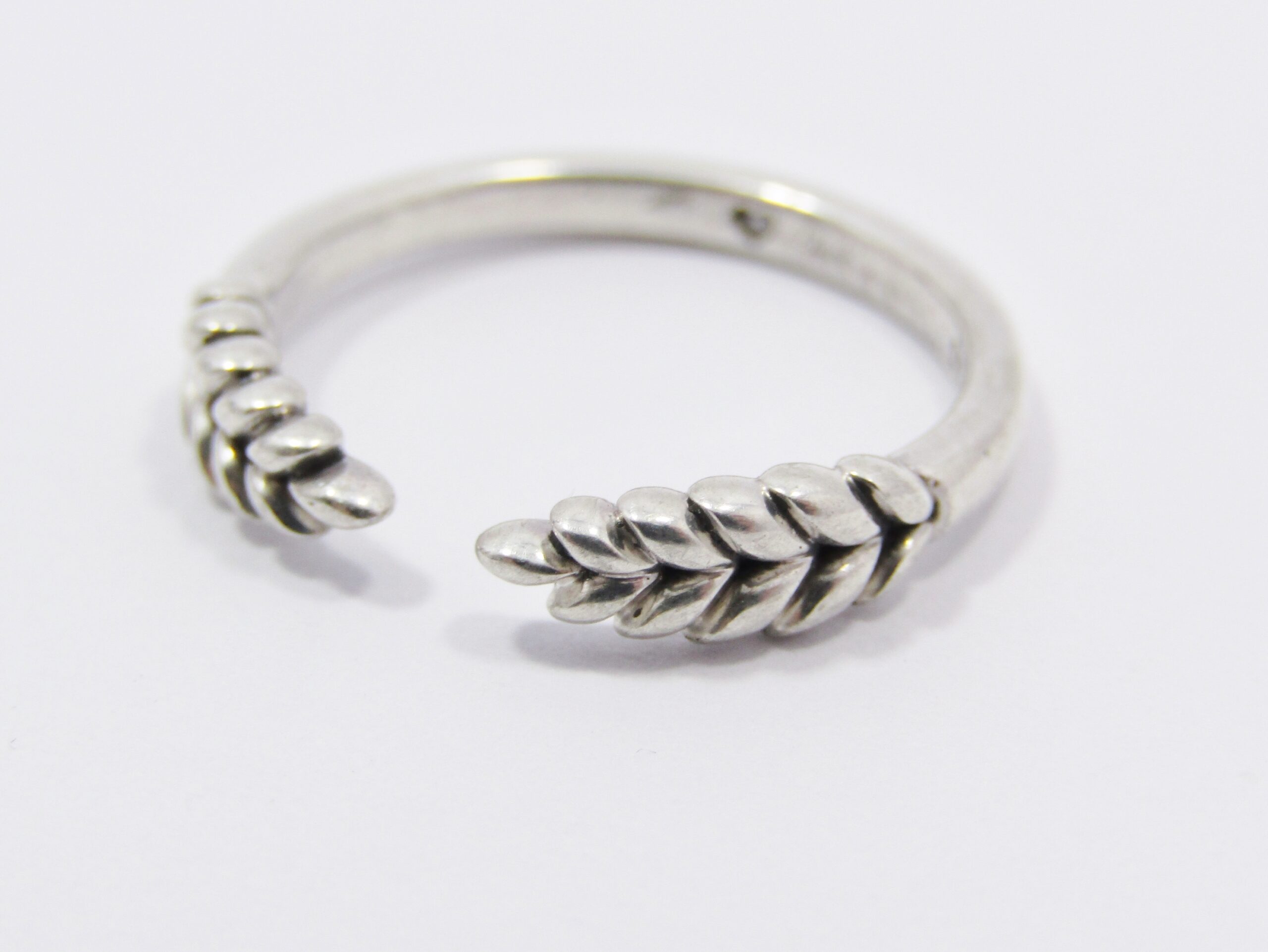 A Lovely Pandora Fern Design Ring in Sterling Silver