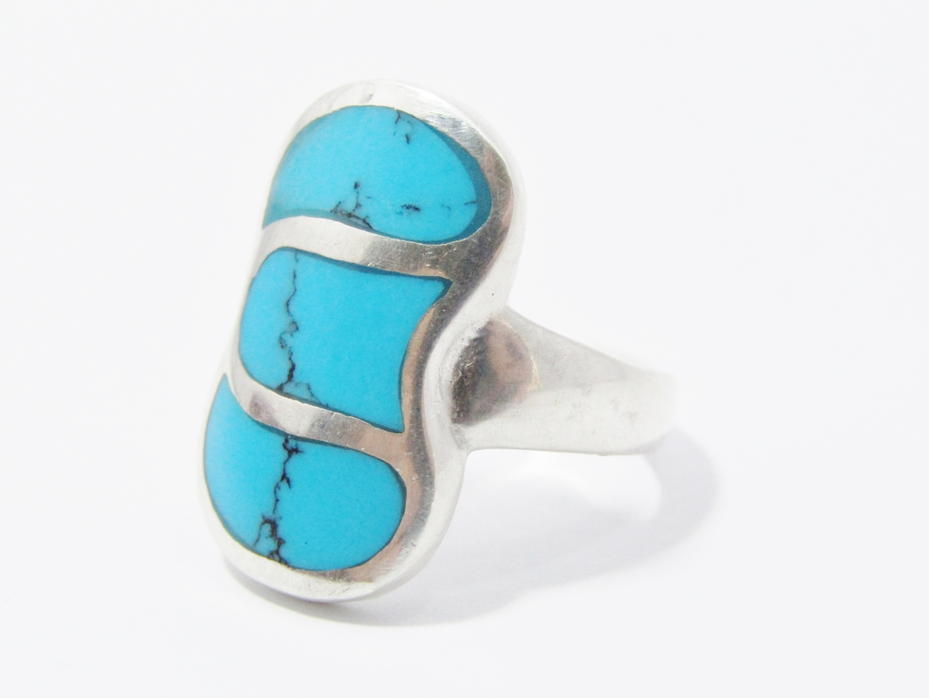 A Gorgeous Turquois Enamel Inlay Ring in Sterling Silver.