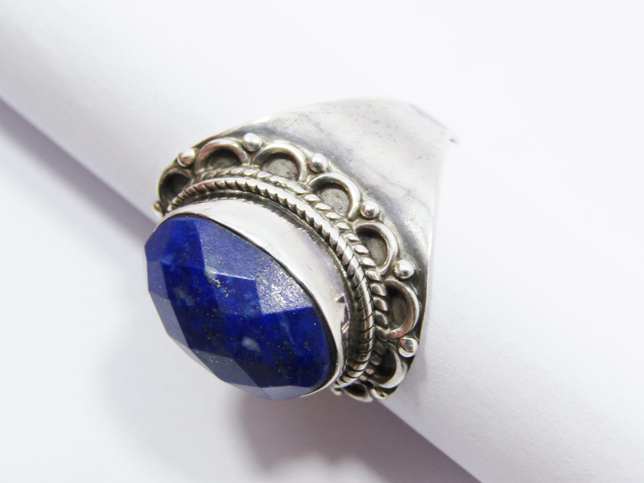 A Gorgeous Lapis Lazuli Boho Design Ring in Sterling Silver.