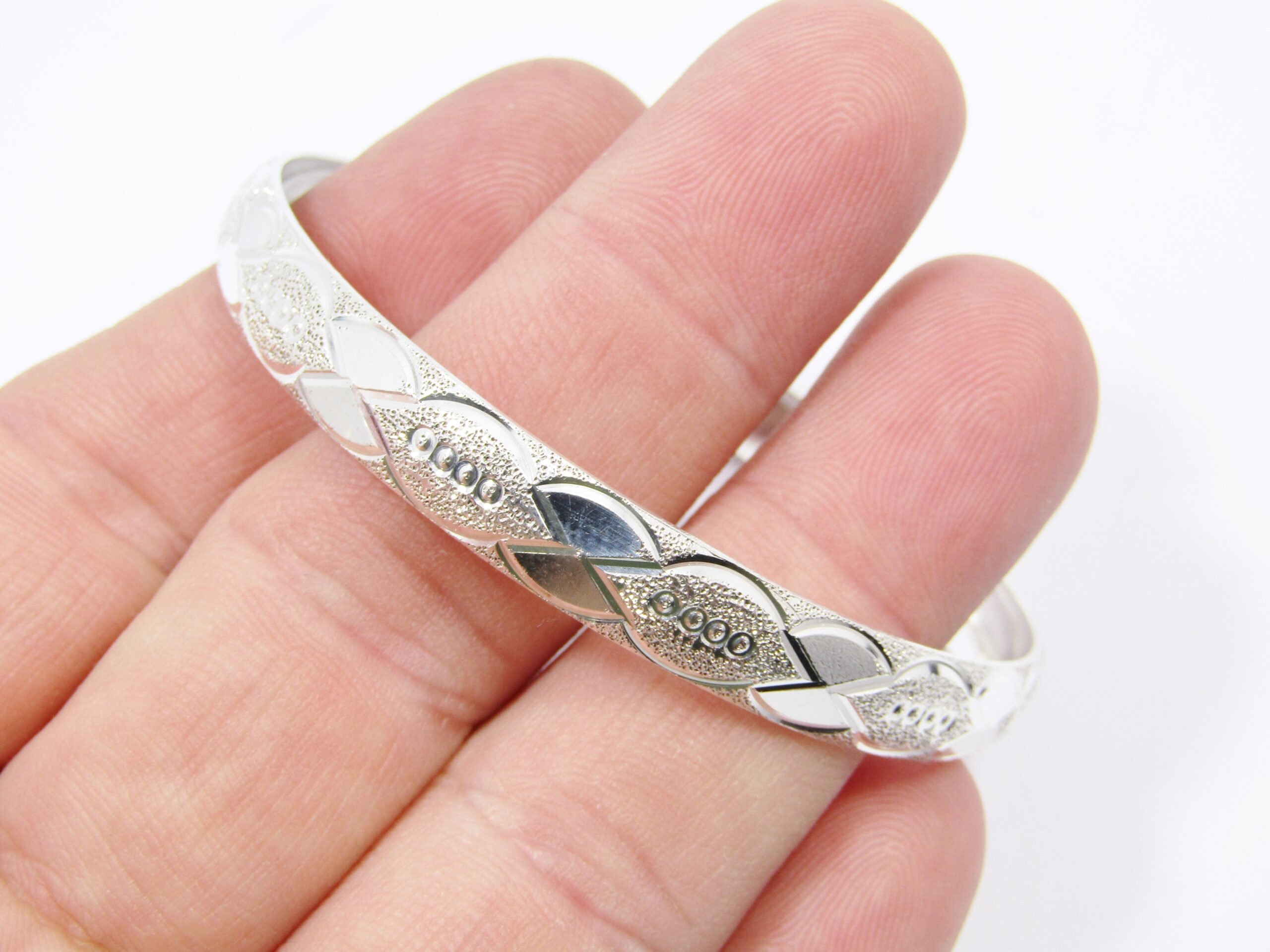 A Gorgeous Textured Bangle in Sterling Silver.