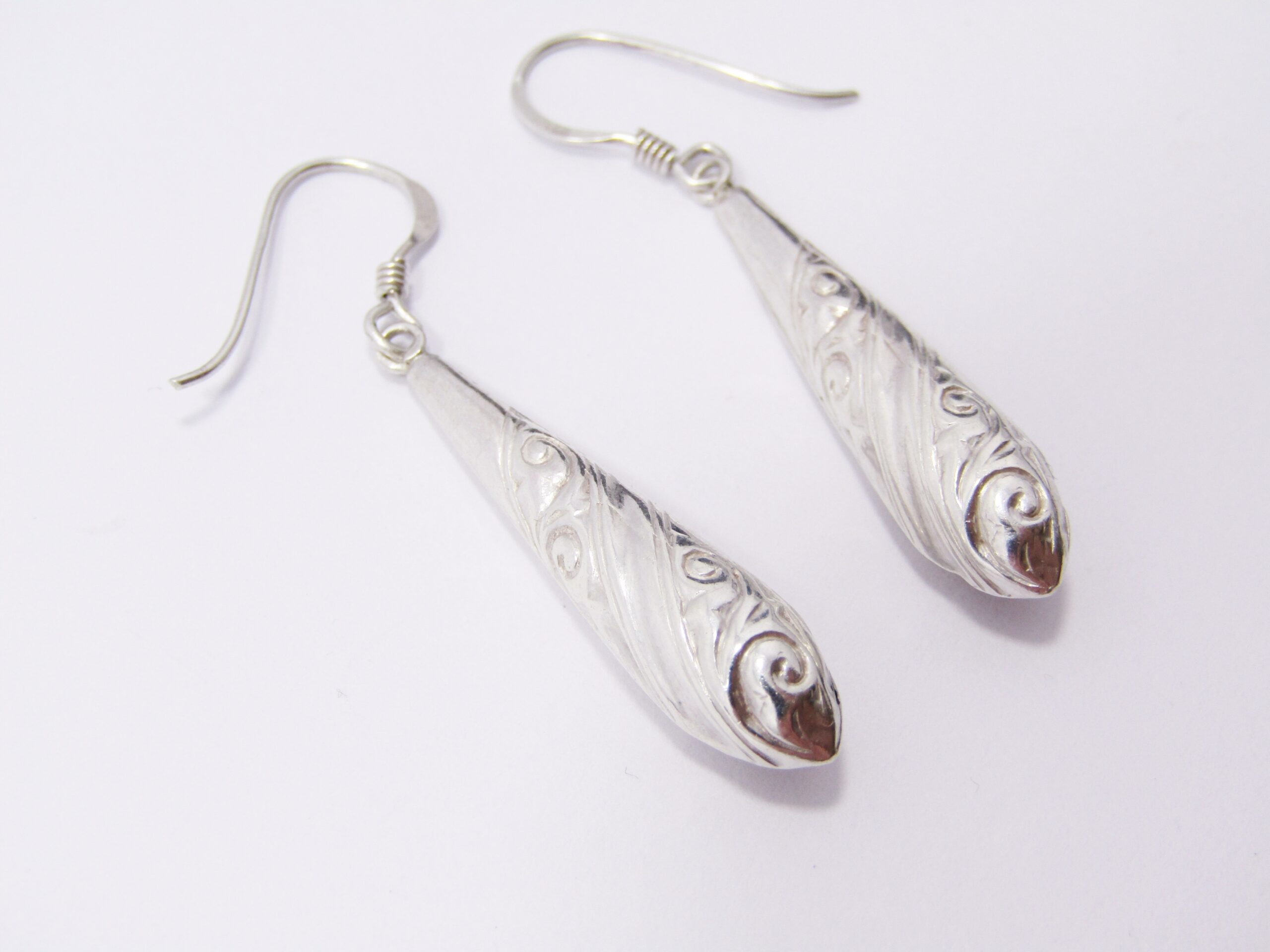 A Beautiful Pair of Vintage Design Drop Earrings in Sterling Silver.