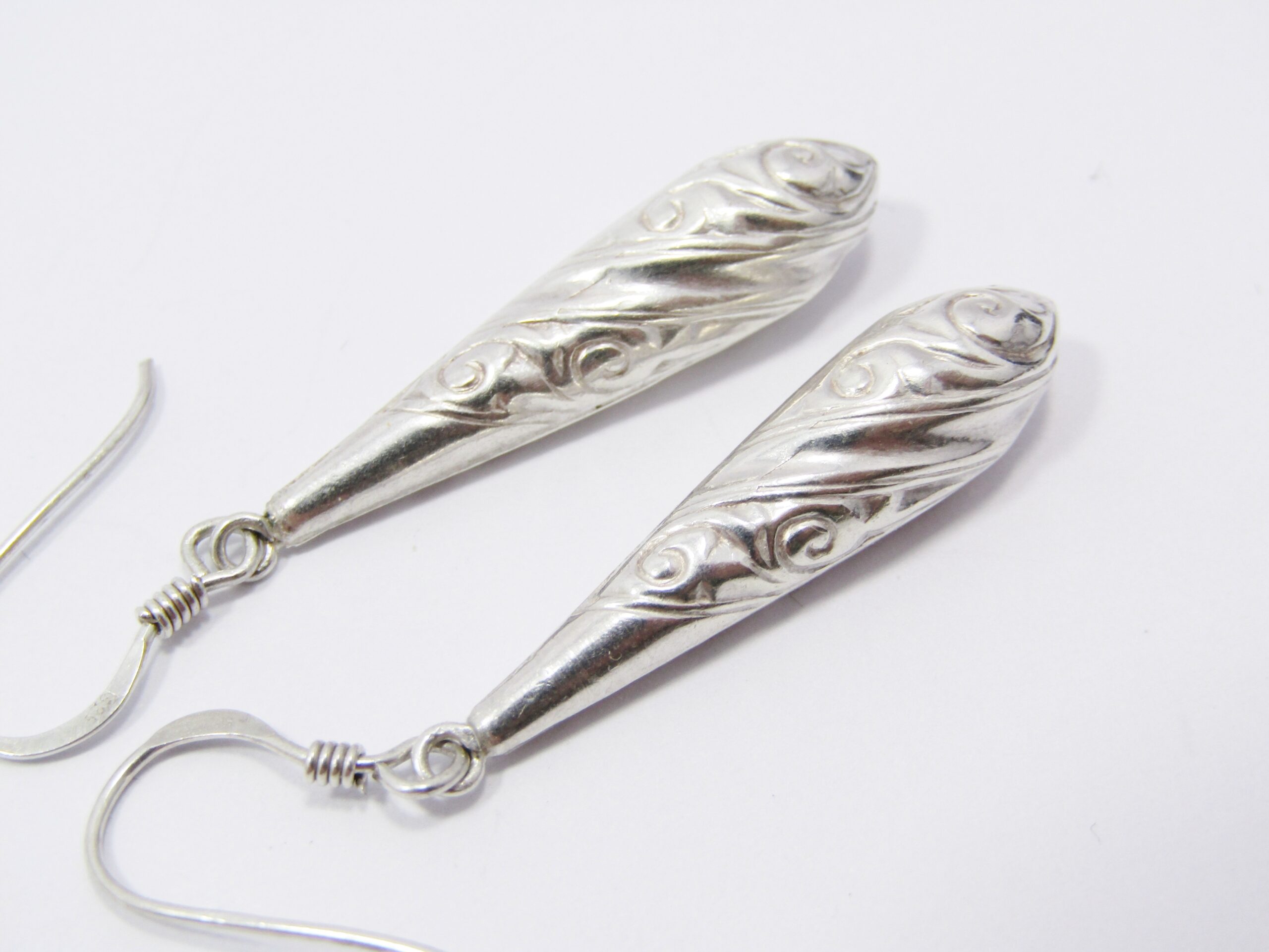 A Beautiful Pair of Vintage Design Drop Earrings in Sterling Silver.
