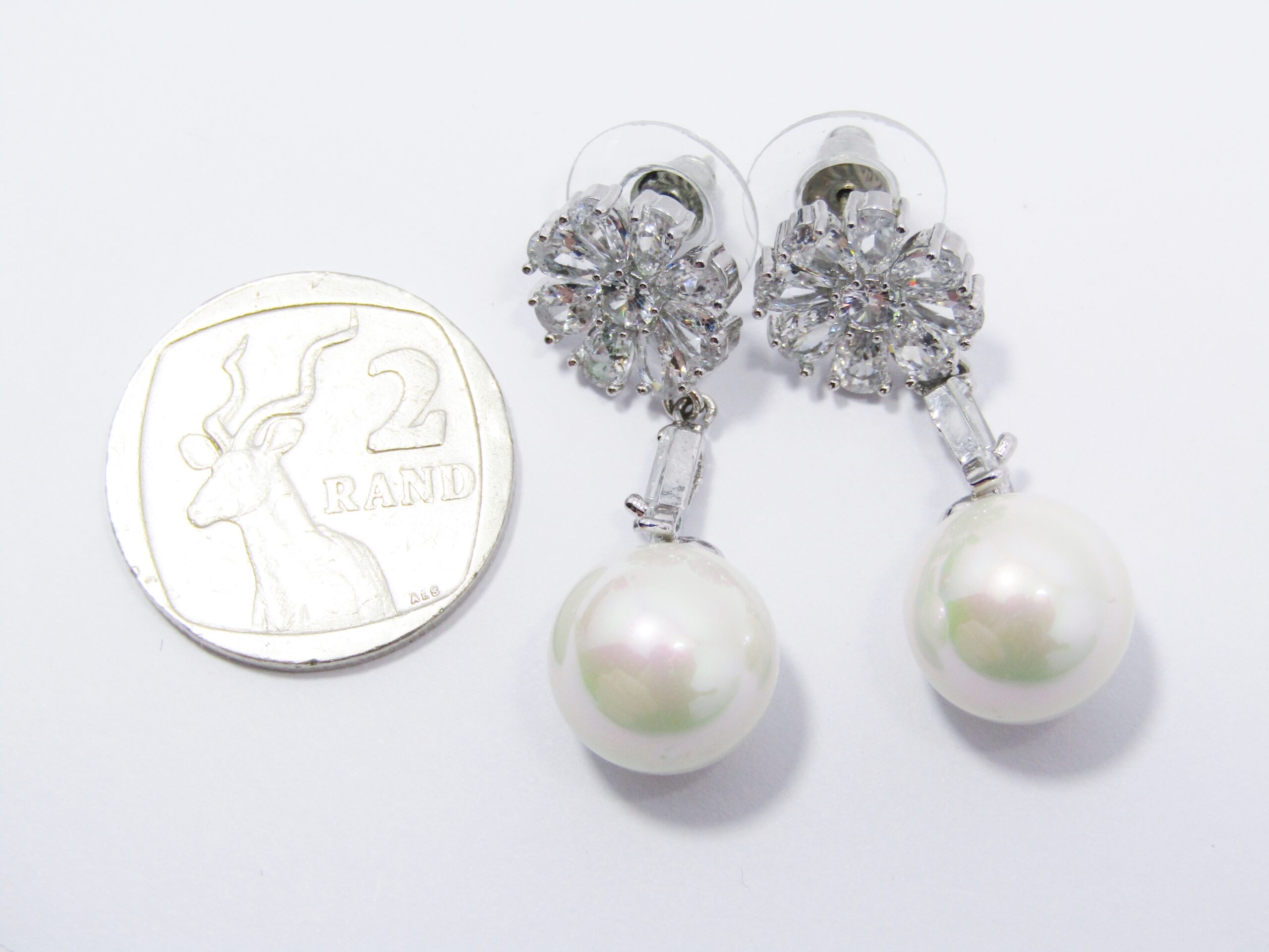 A Lovely Pair of Shell Pearl Dangling Earrings in a Silver Tone