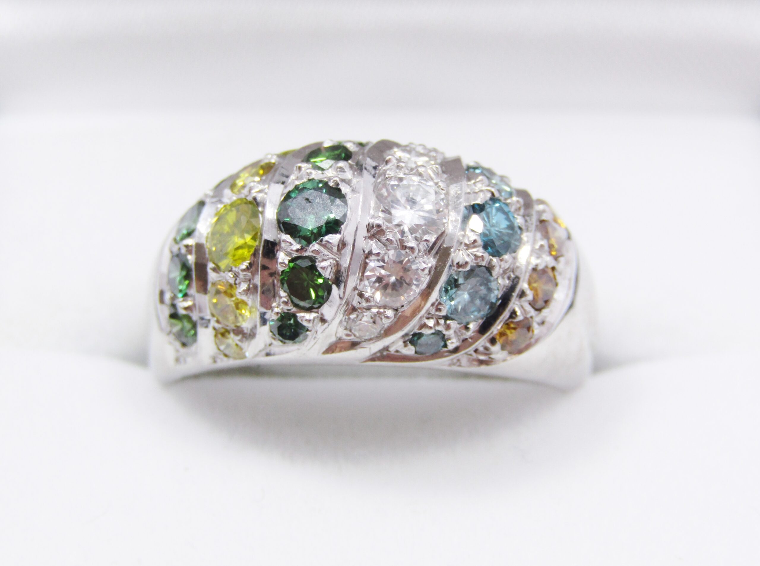 Exquisite! 18ct White Gold Bespoke Multi Color Diamond Ring