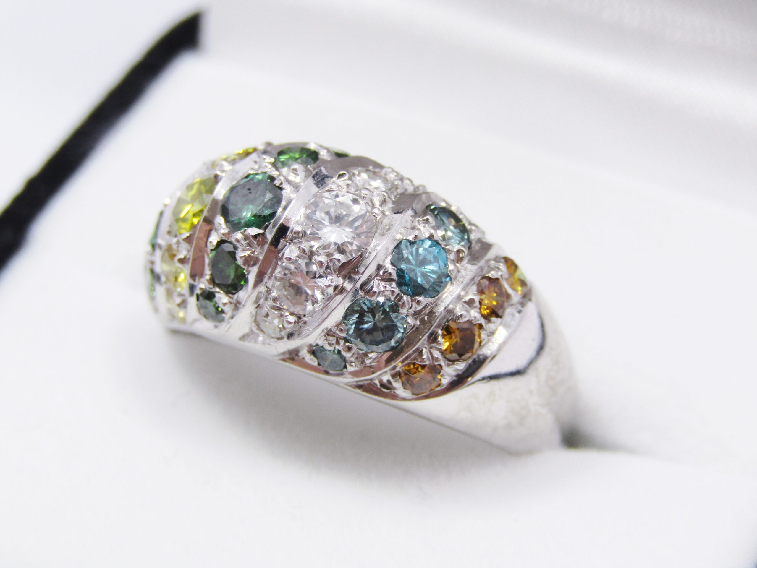 Exquisite! 18ct White Gold Bespoke Multi Color Diamond Ring