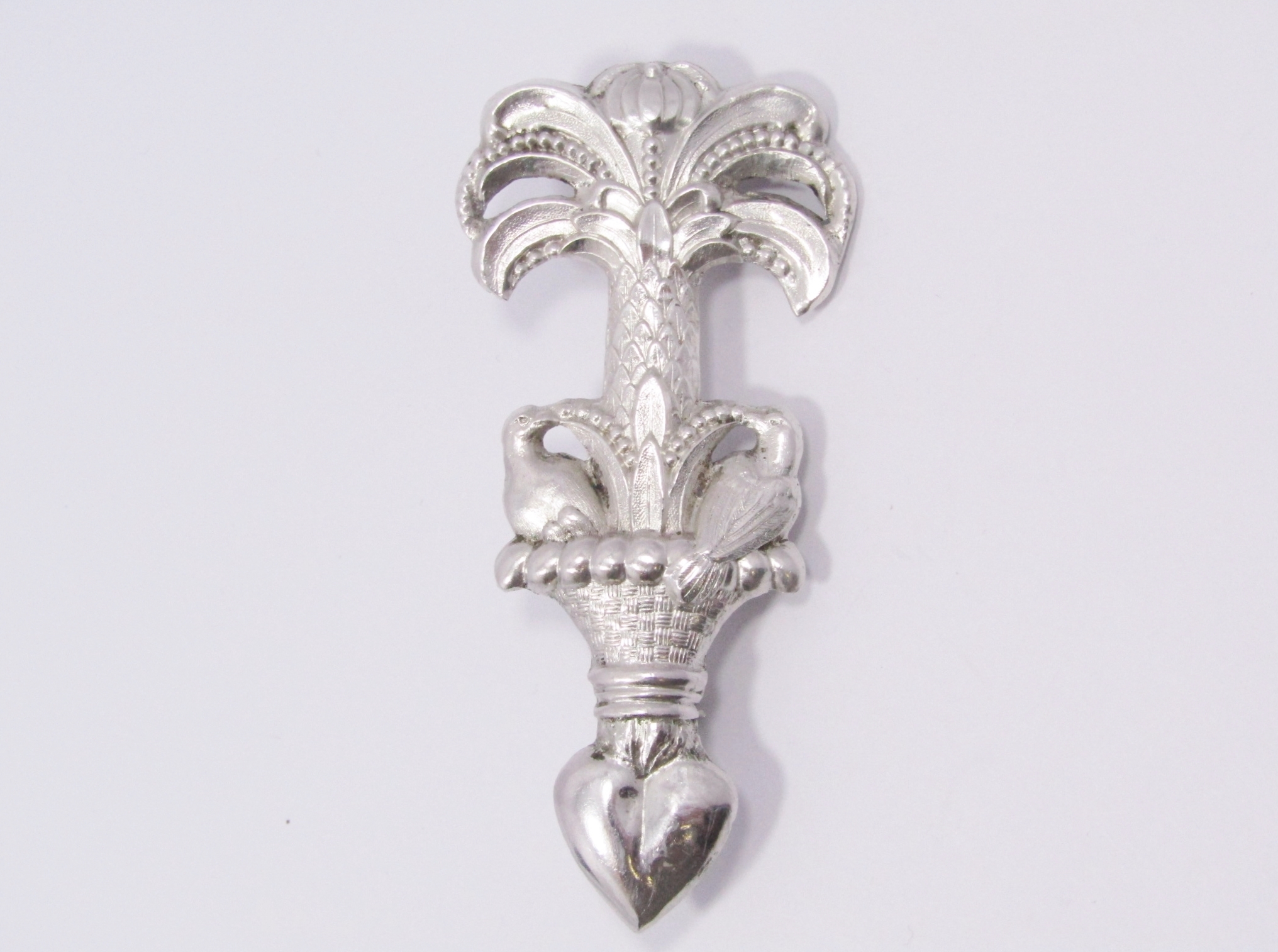 An Amazing Detailed Antique Brooch in Sterling Silver.