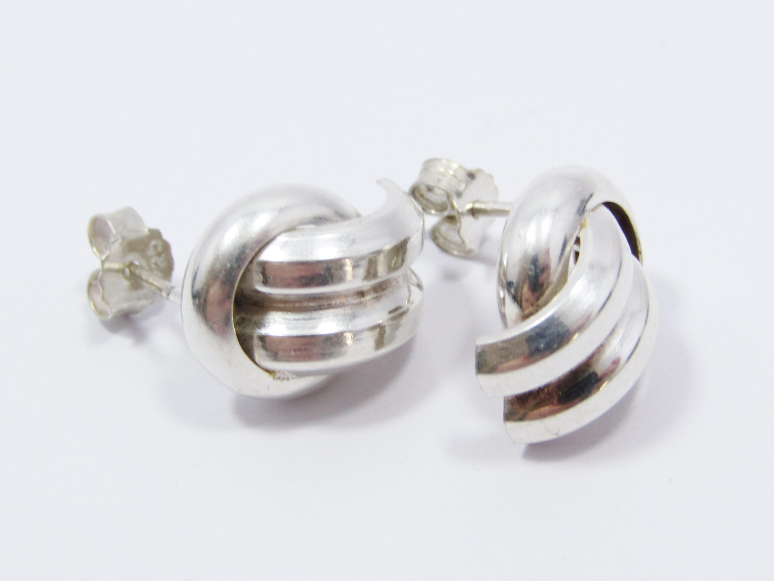 A Lovely Pair of Hollow Knotted Design Earrings in Sterling Silver.