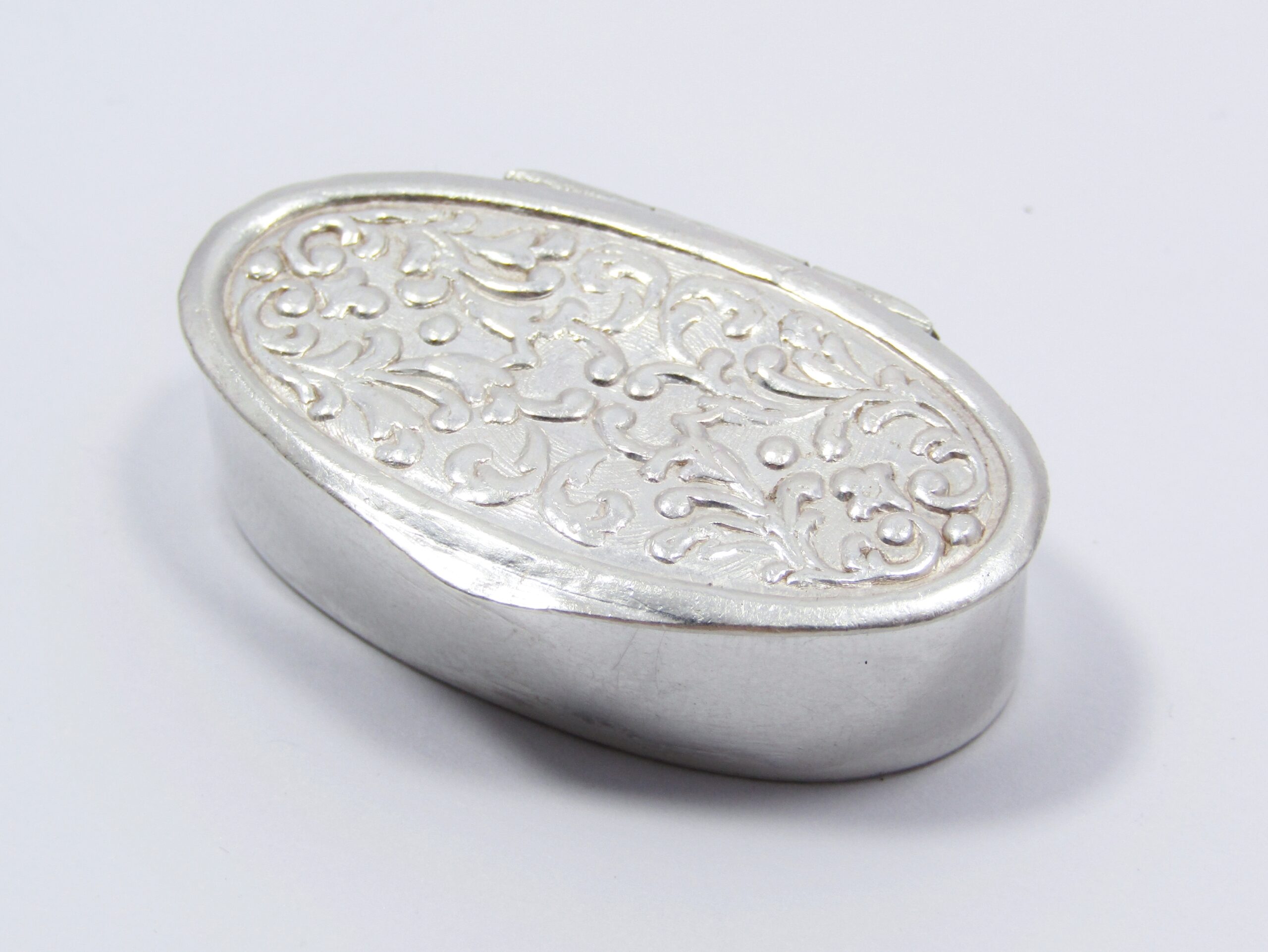A Lovely Oval Decorative Pill Box in Sterling Silver.