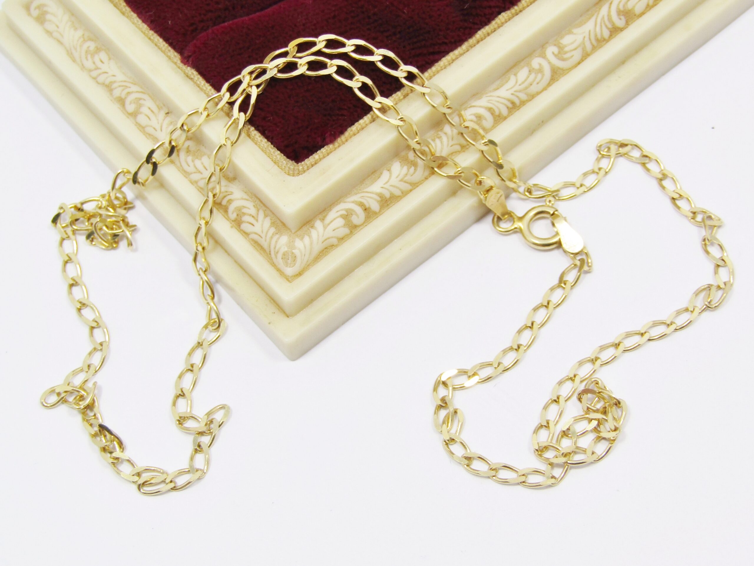 Gorgeous Flat link Necklace in 9ct Gold
