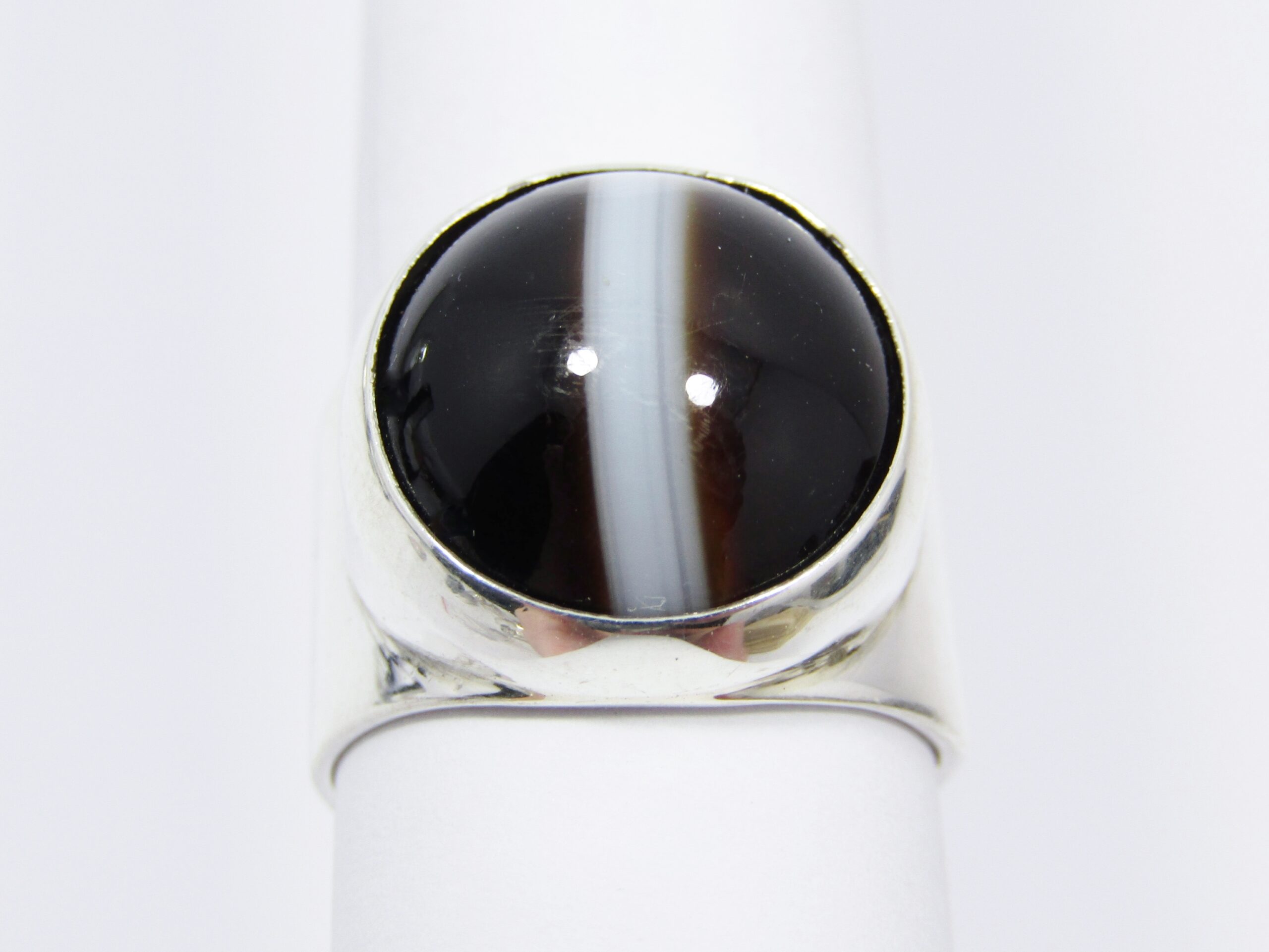 A Beautiful Broad Banded Onyx Stone Ring in Sterling Silver.
