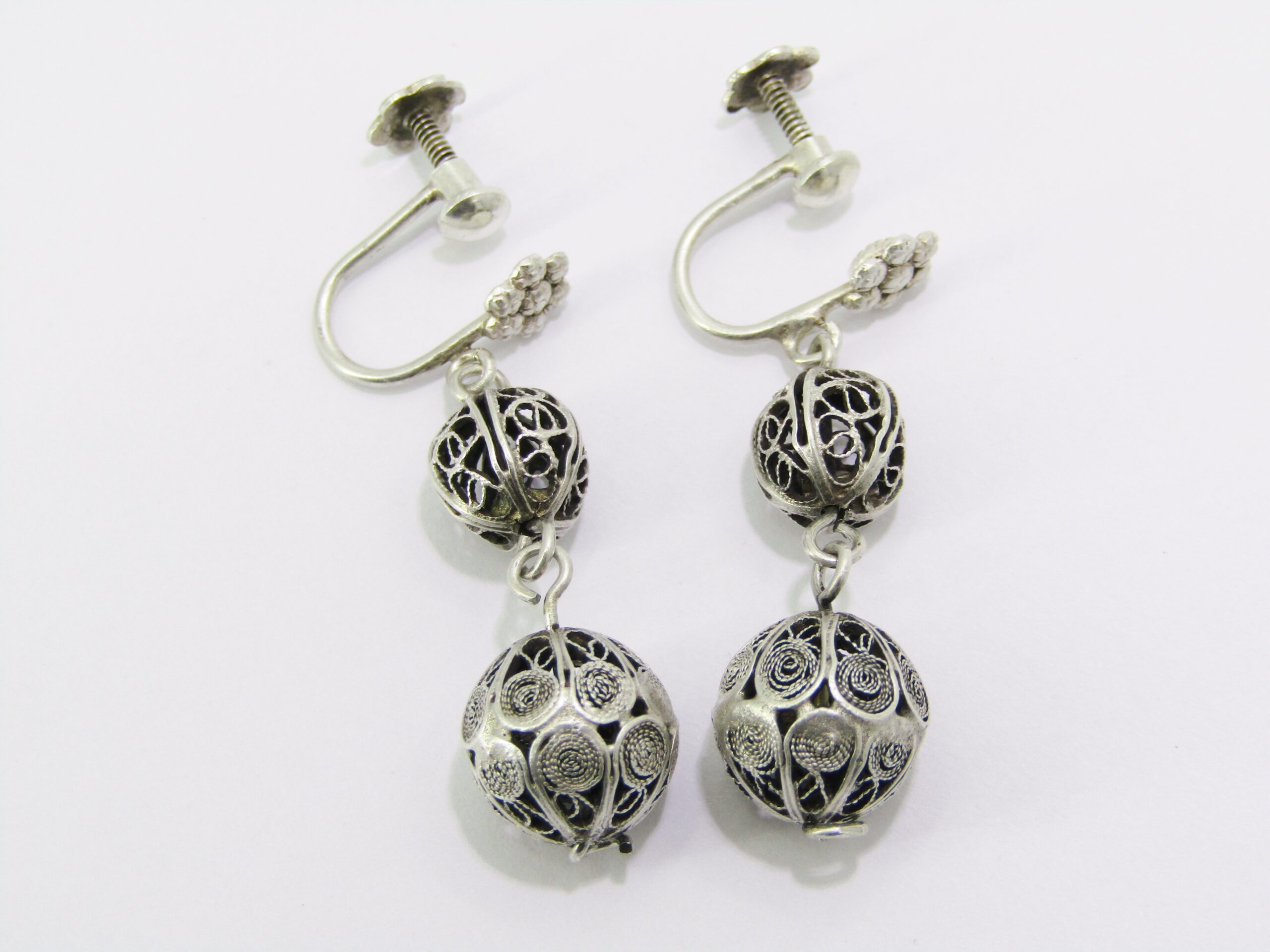 A Gorgeous Pair of Vintage Design Filigree Ball Earrings in Sterling Silver.