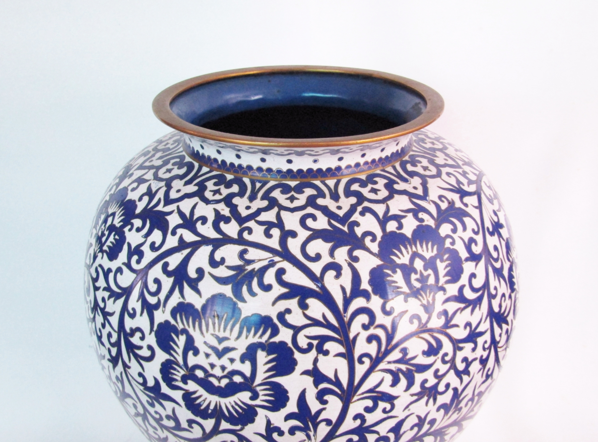 Gorgeous Large Blue And White Cloisonné Vase On Stand