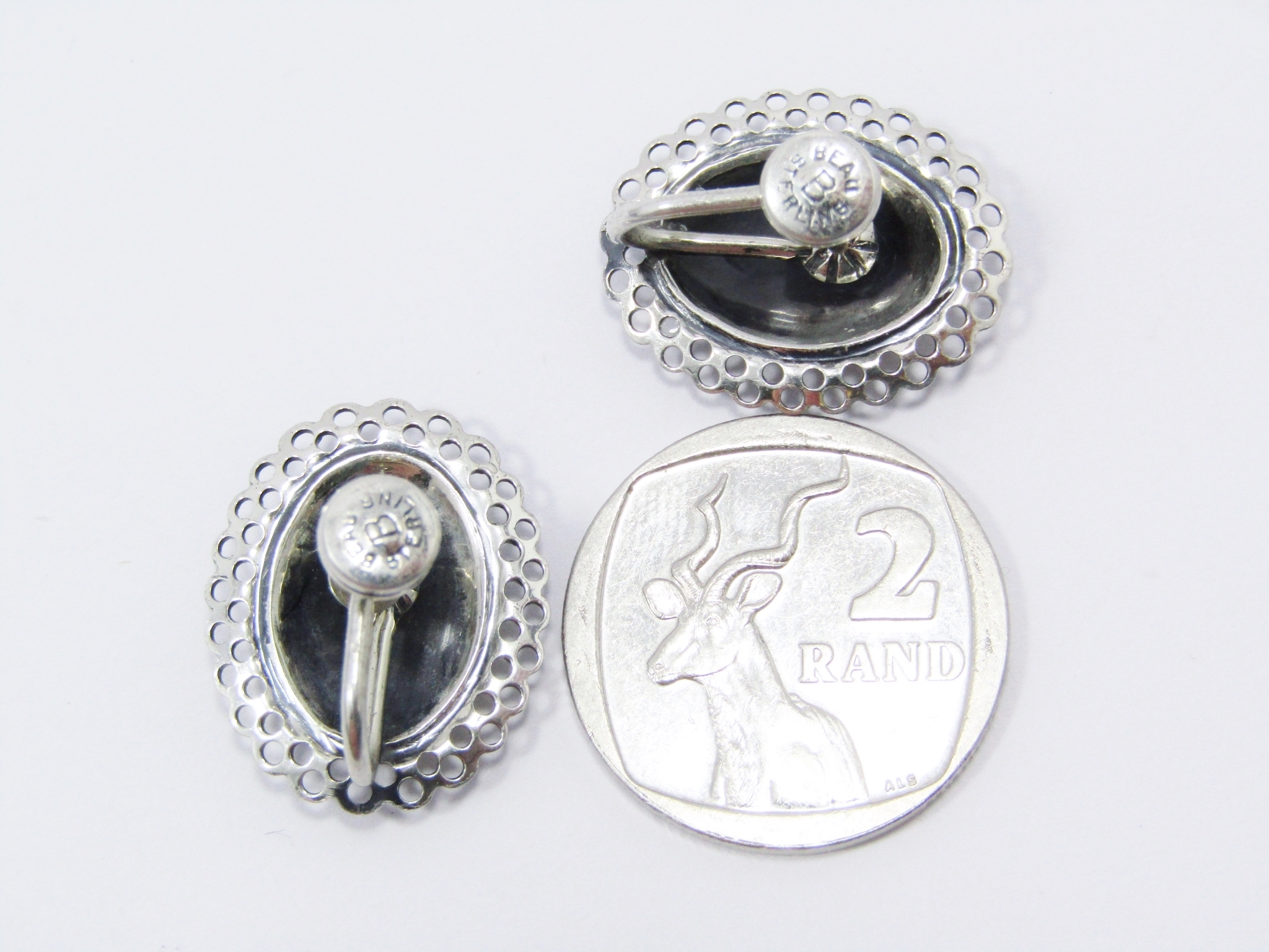 A Stunning Vintage Design Screw Back Earrings in Sterling Silver.
