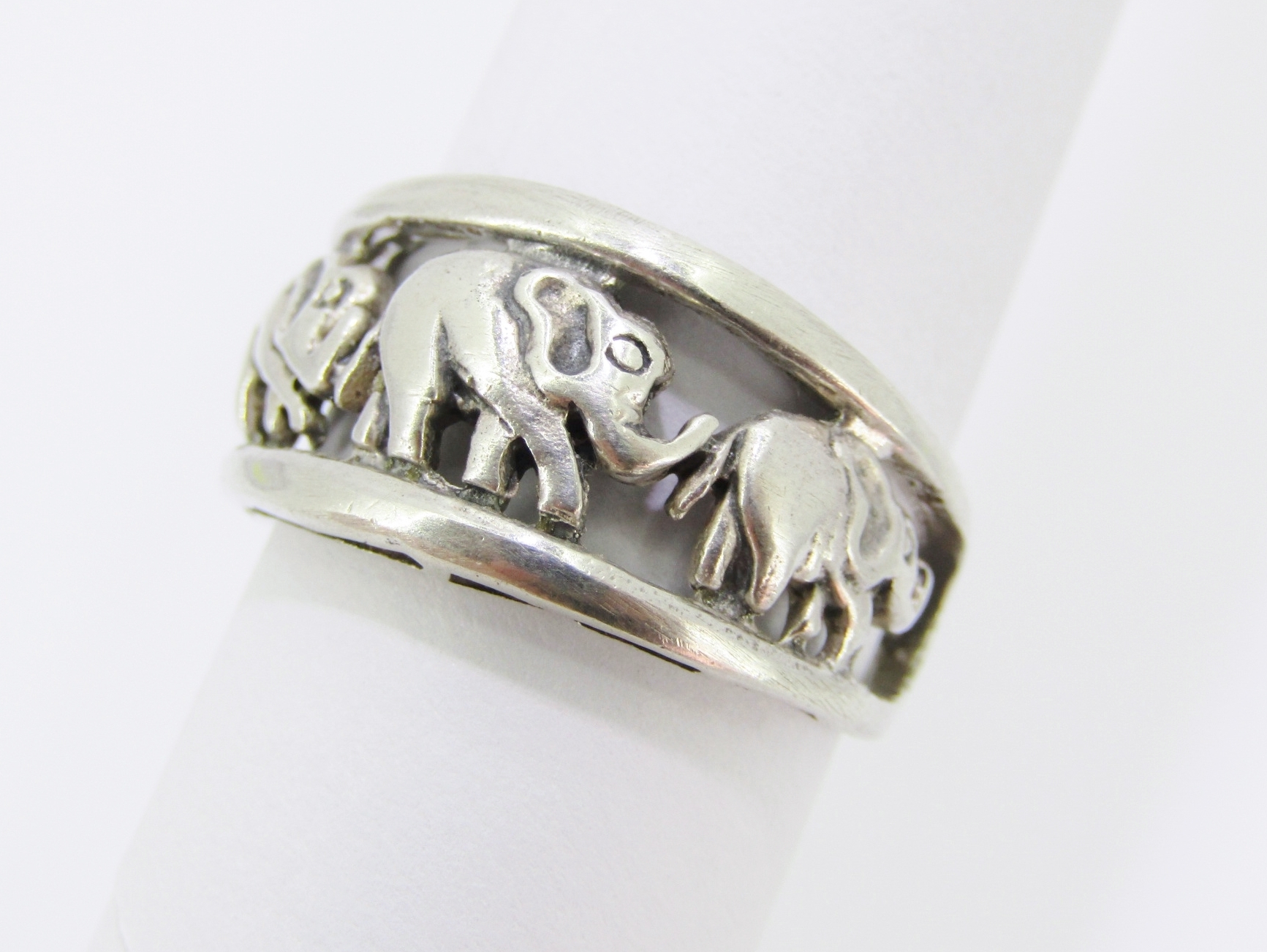 Stunning Elephant Design Band in Sterling Silver.