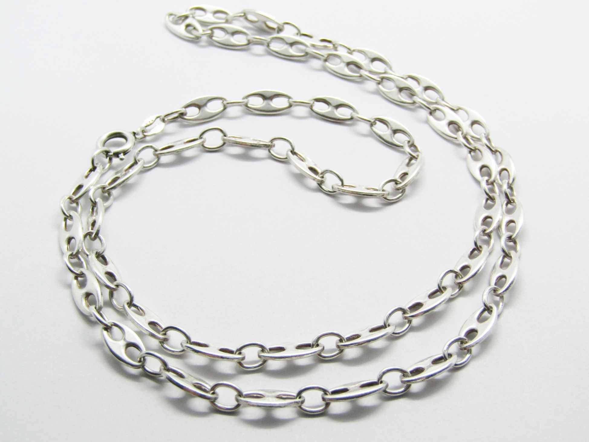 A Lovely Flat Gucci Design Necklace in Sterling Silver.
