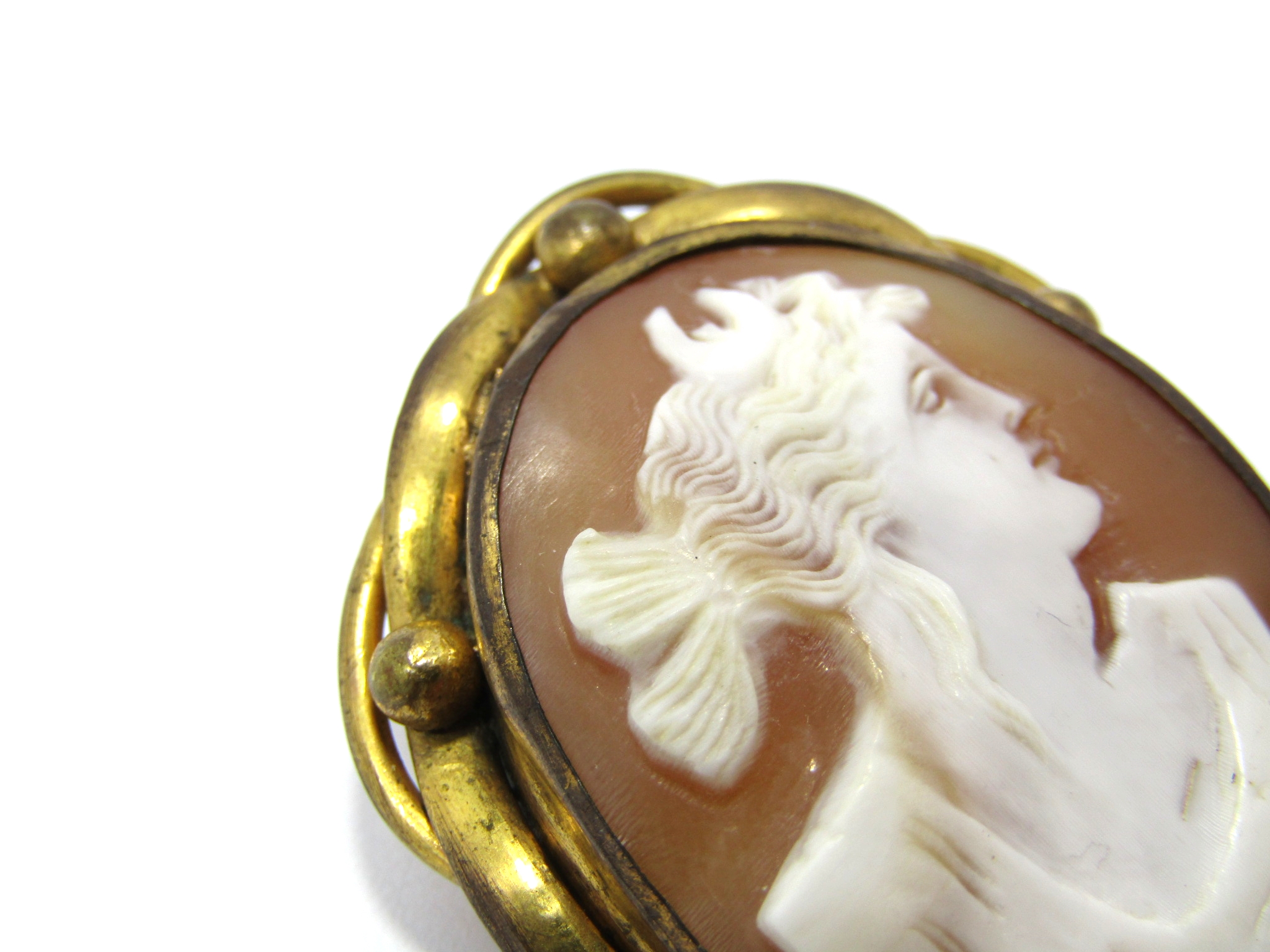 Vintage Carved Shell Cameo in Pinchbeck Brooch
