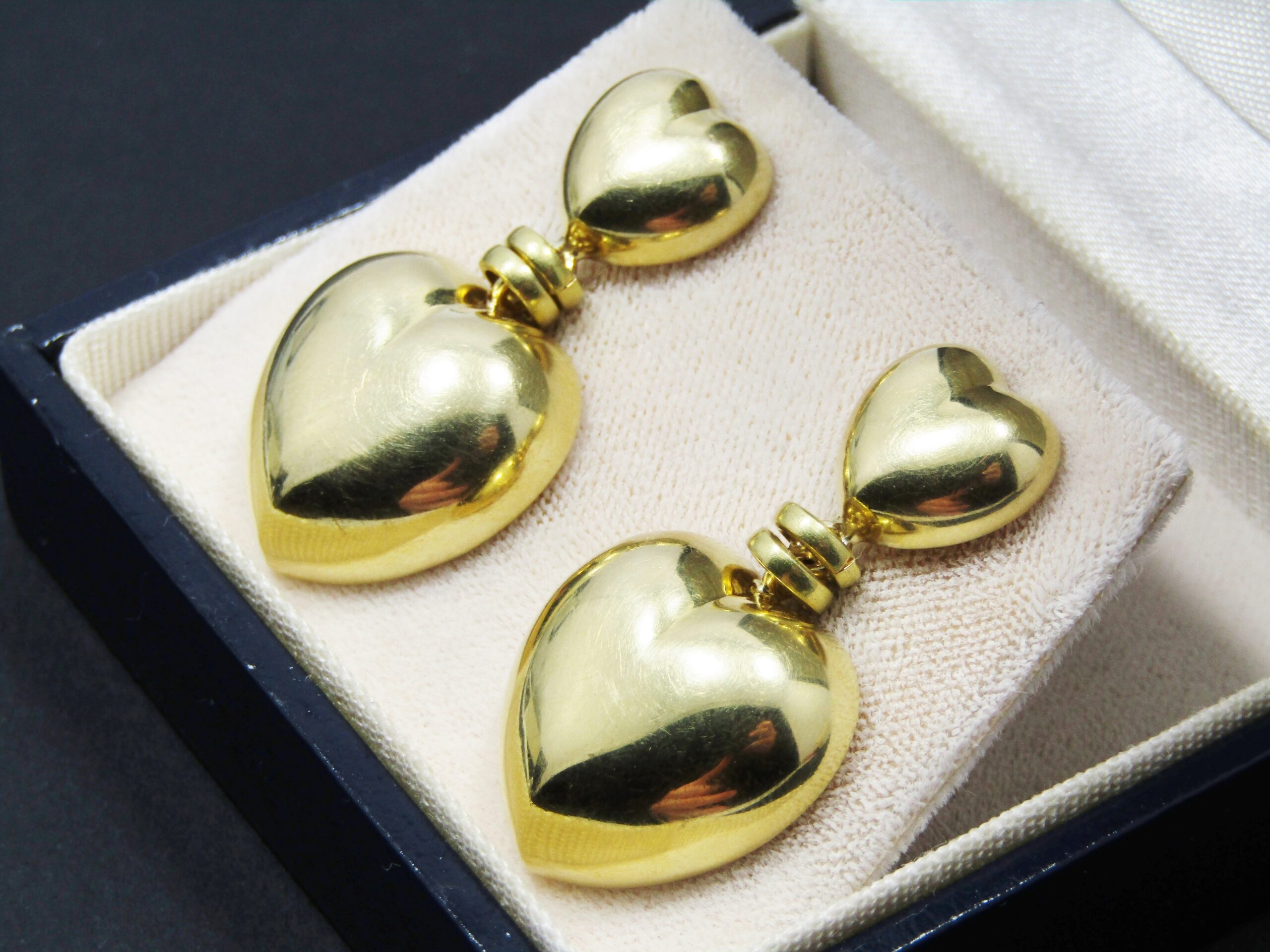 Stunning! Italian 18CT Gold Heart Dangling Earrings