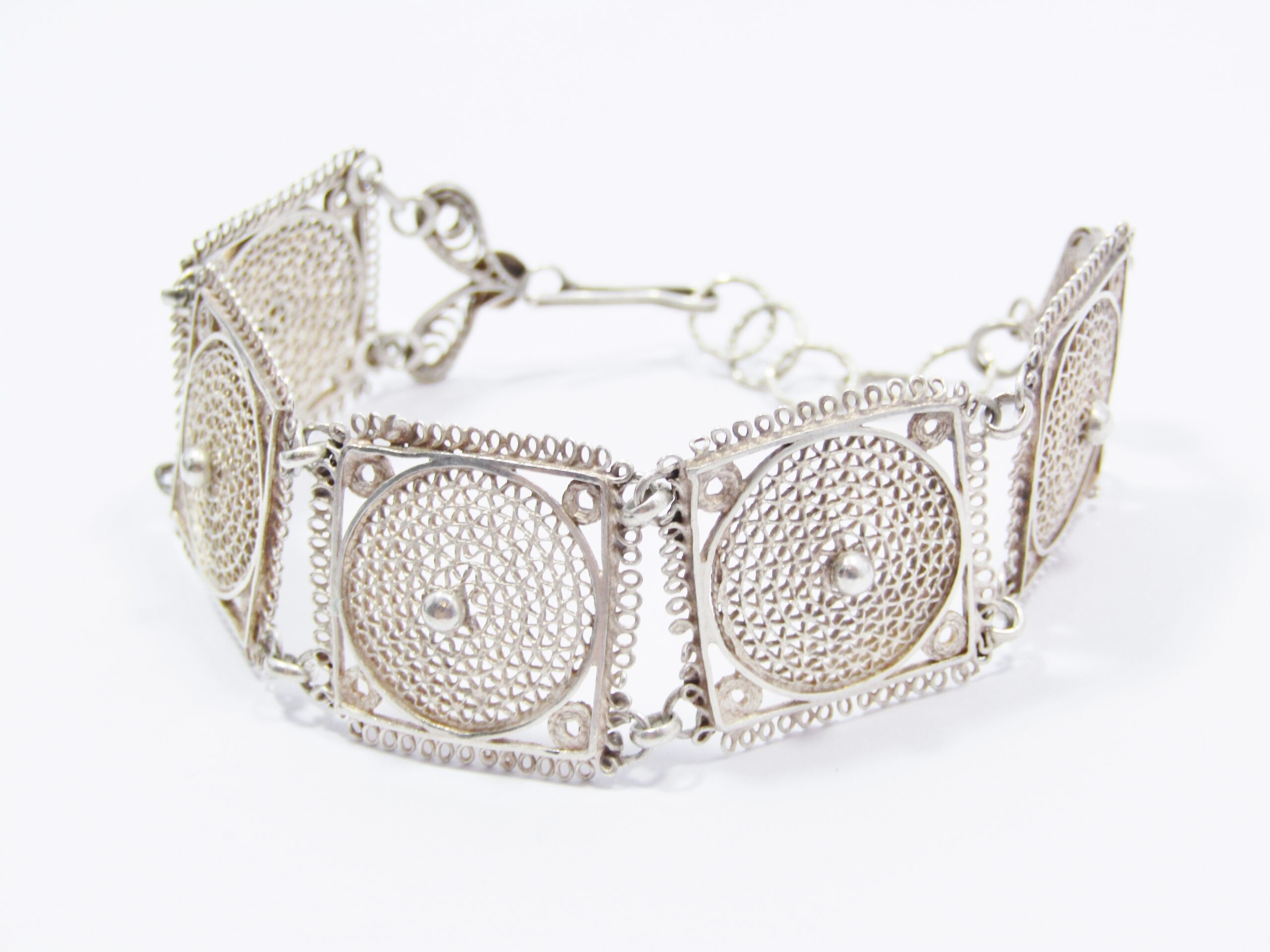 A Lovely Filigree Design Bracelet in 800 Silver.