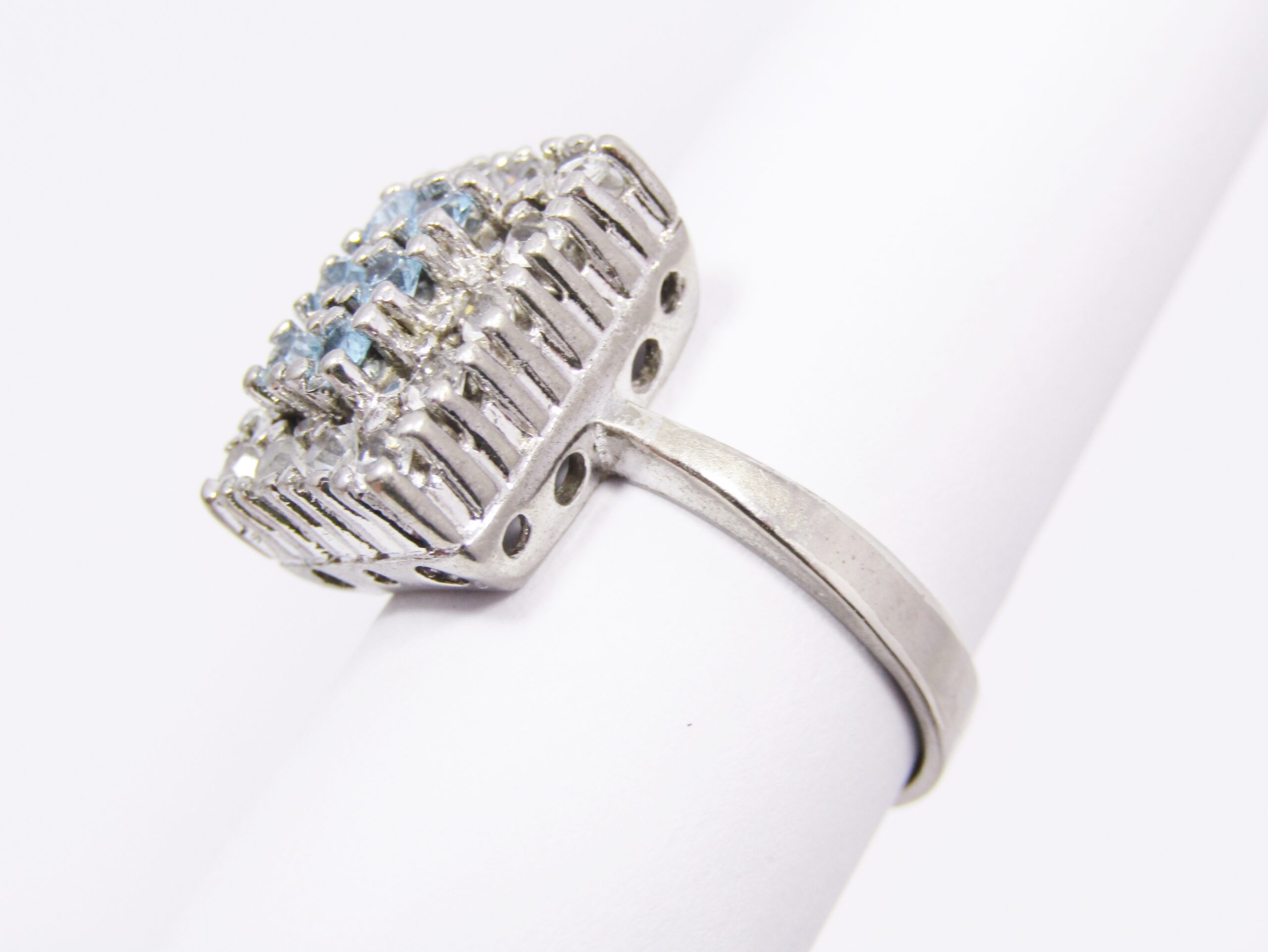 A Beautiful Vintage Design Ring With Blue and Clear Paste Stones in Sterling Silver.