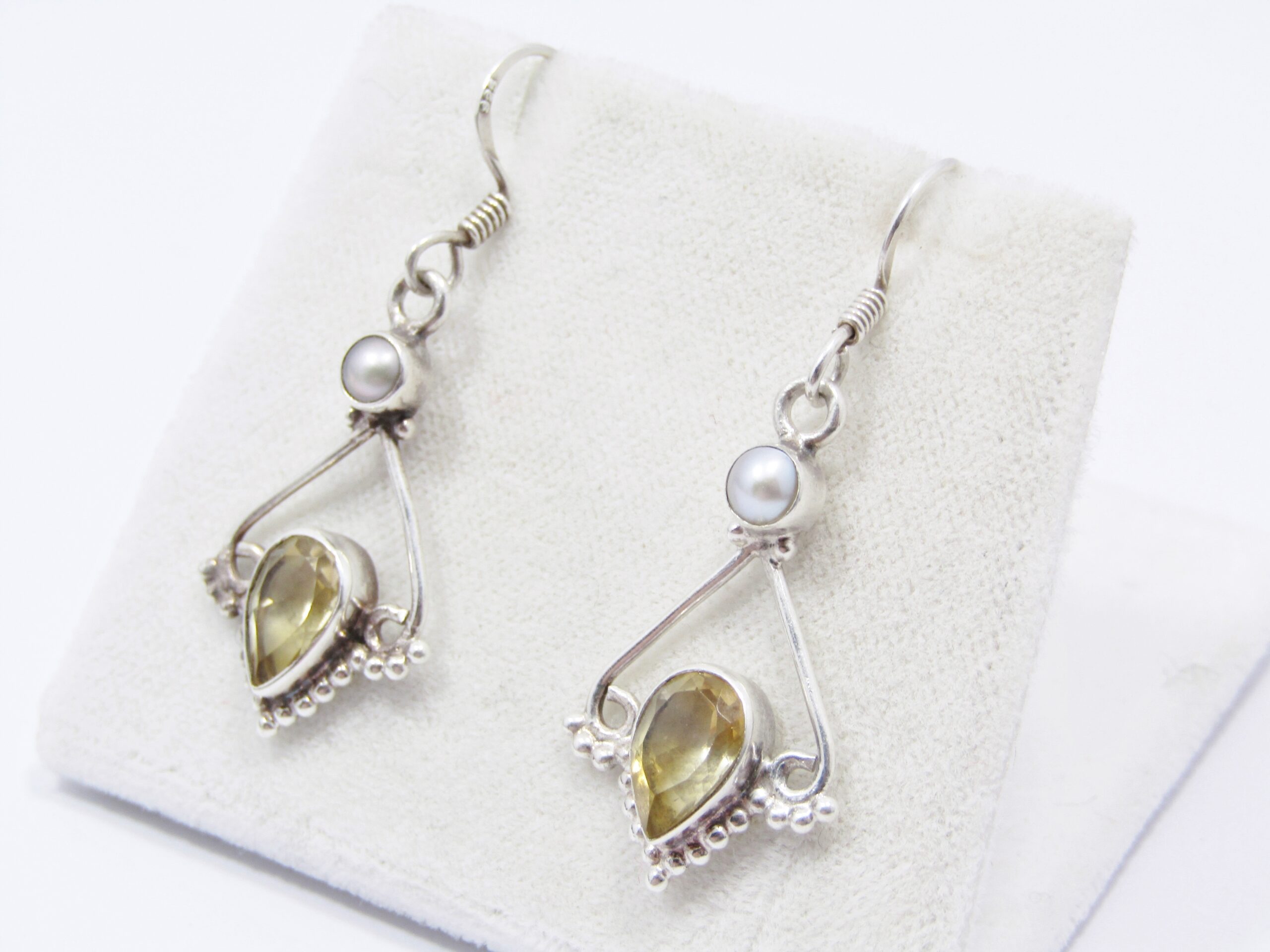 A Beautiful Pair of Pearl and Citrine Dangling Earrings in Sterling Silver.