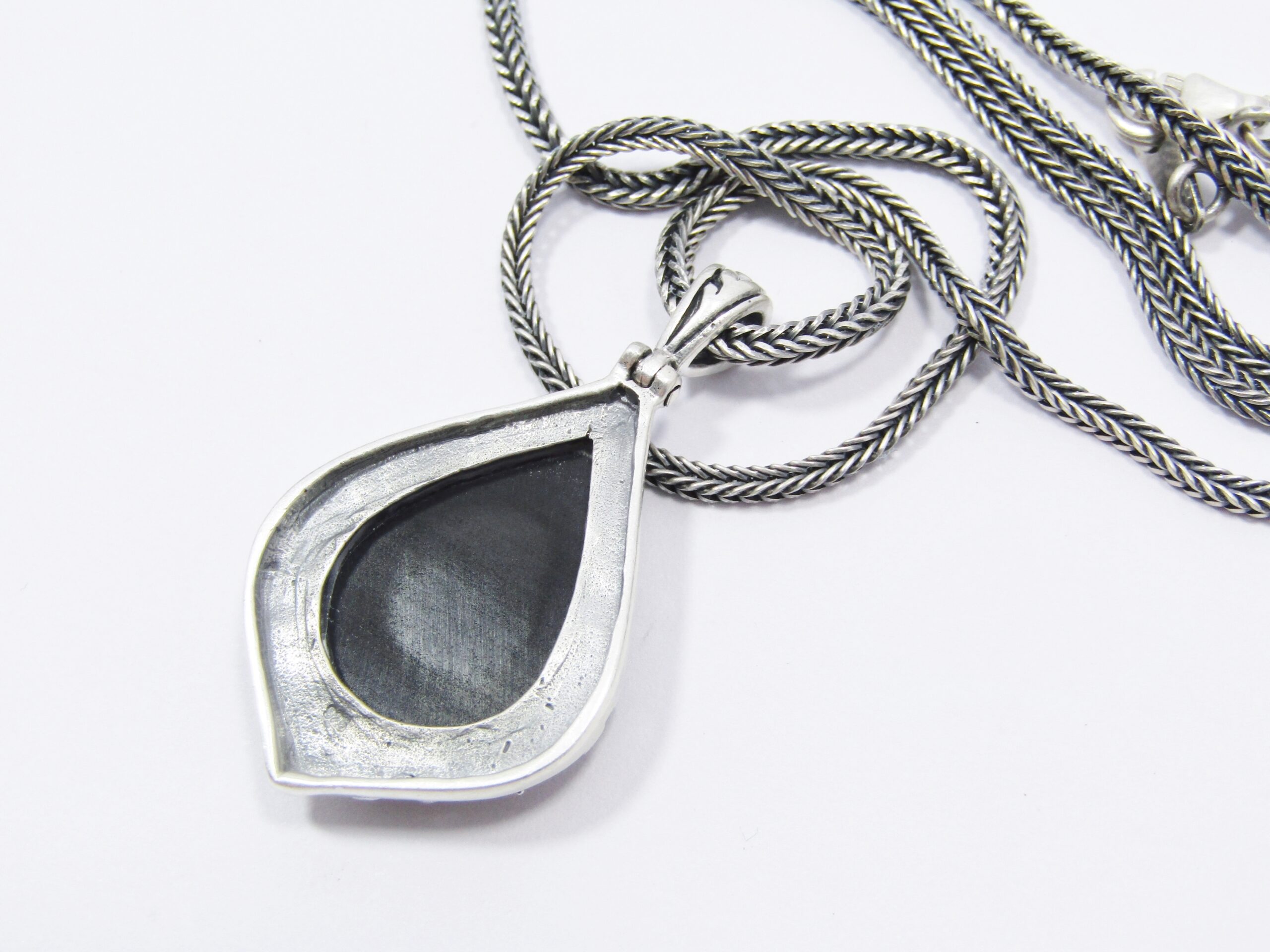 A Beautiful Vintage Design Black Stone Pendant on Chain in Sterling Silver.