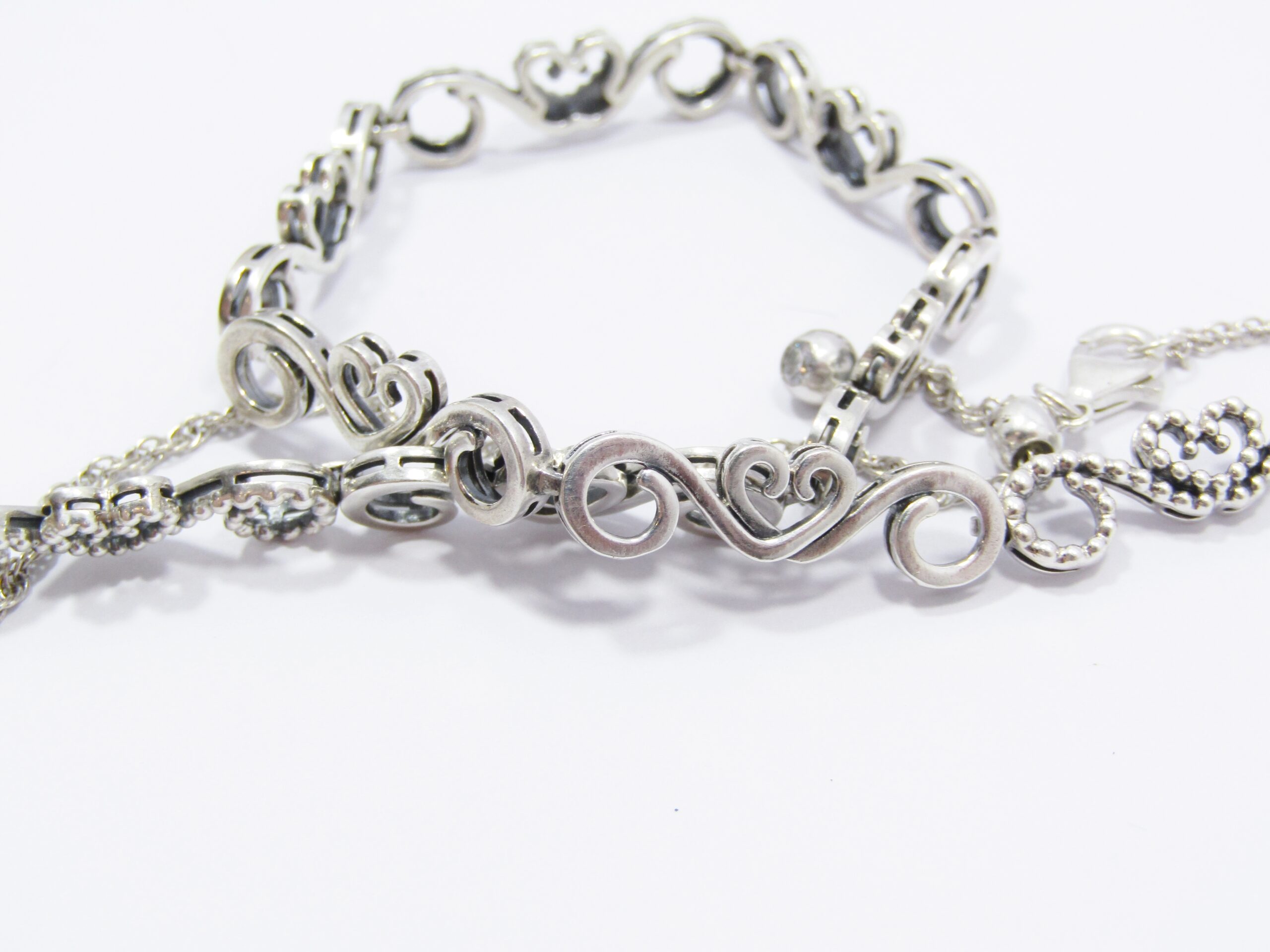 A Beautiful Vintage Scroll Design Pandora Necklace in Sterling Silve