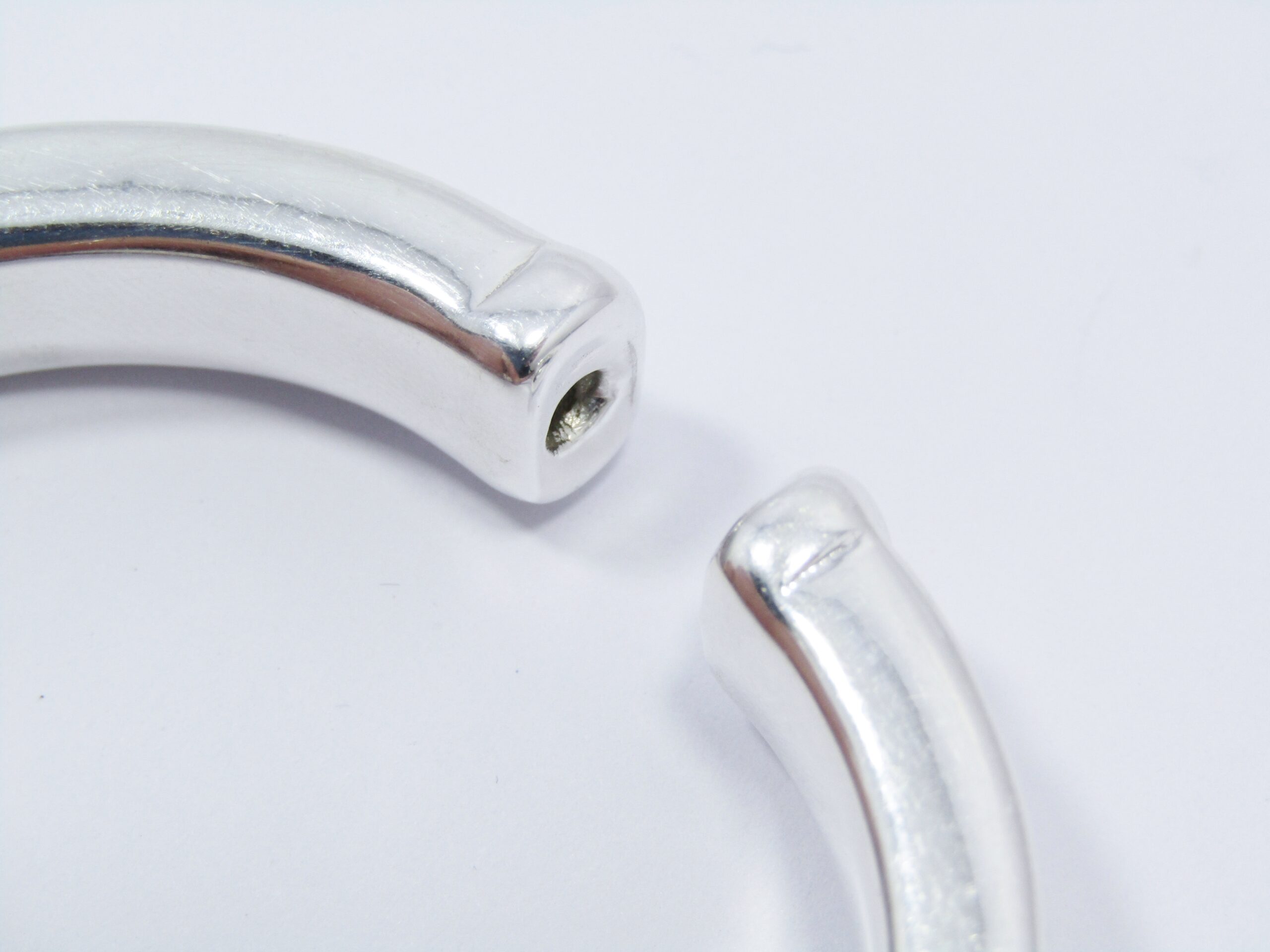 A Gorgeous Chunky Hinged Bangle in Sterling Silver