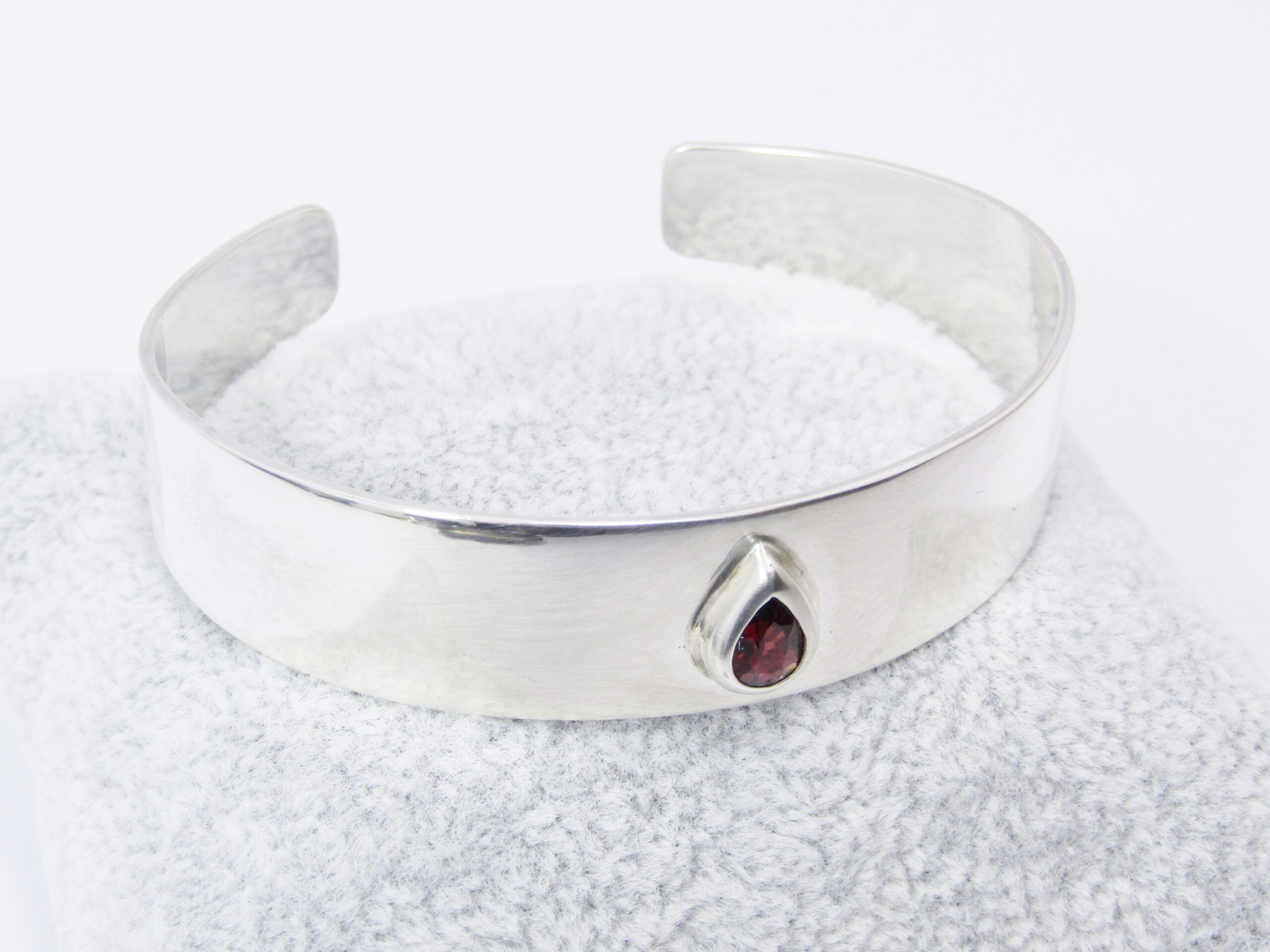 A Lovely Chunky Garnet Cuff Bangle in Sterling Silver