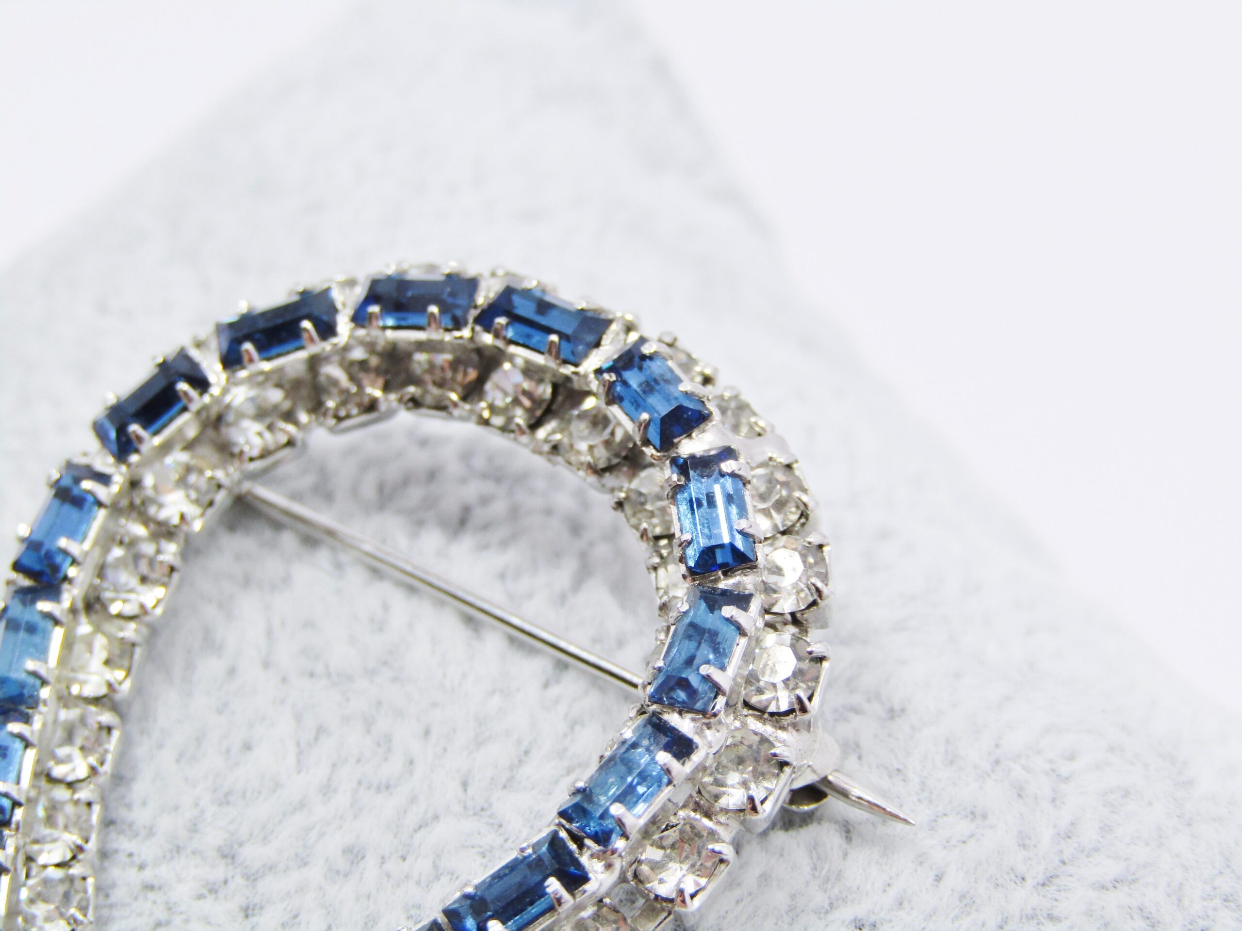 Amazing! Vintage Sterling Silver & Rhinestone Horse Shoe Brooch