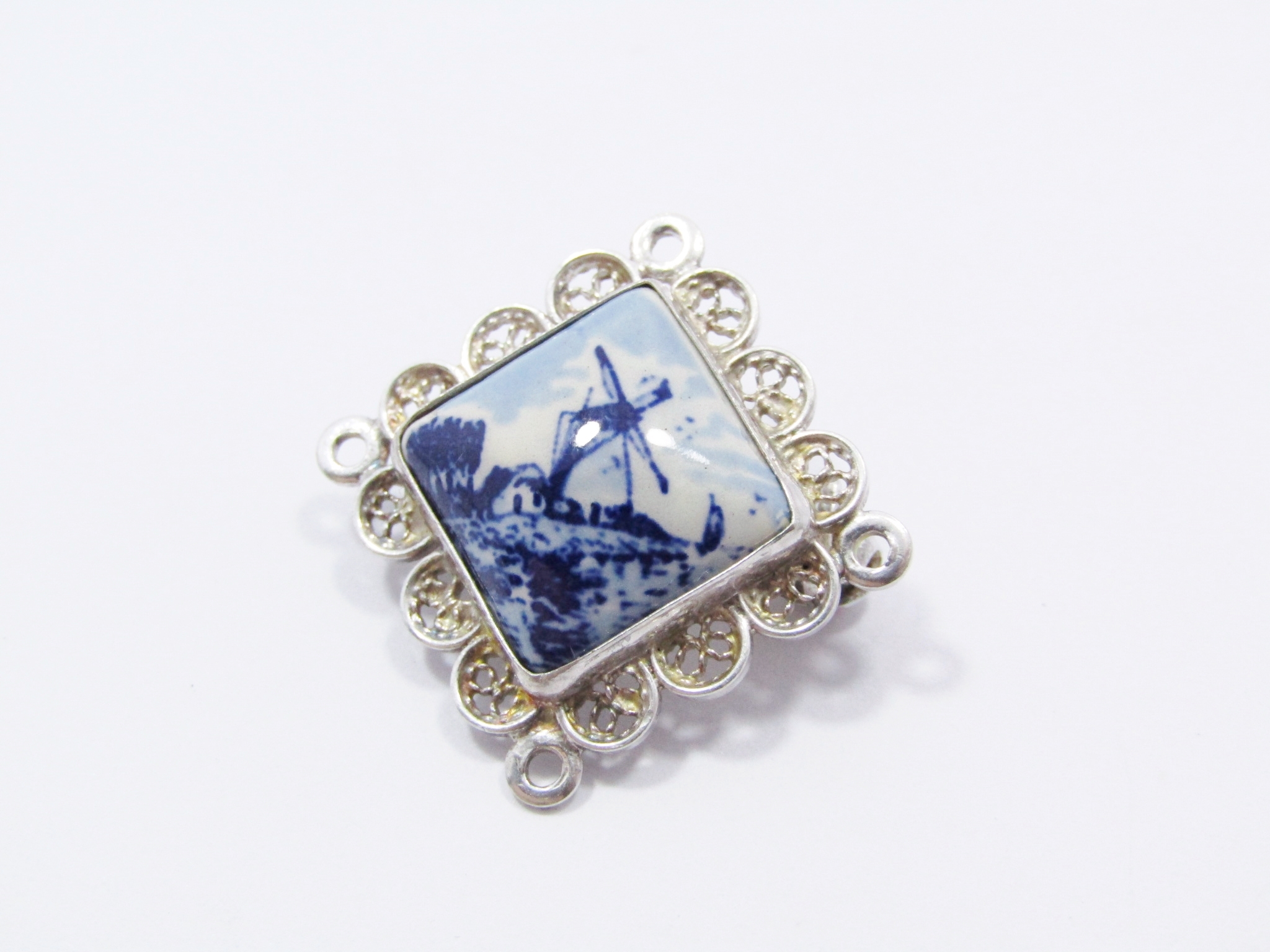 Lovely Dainty Delft Brooch in Silver
