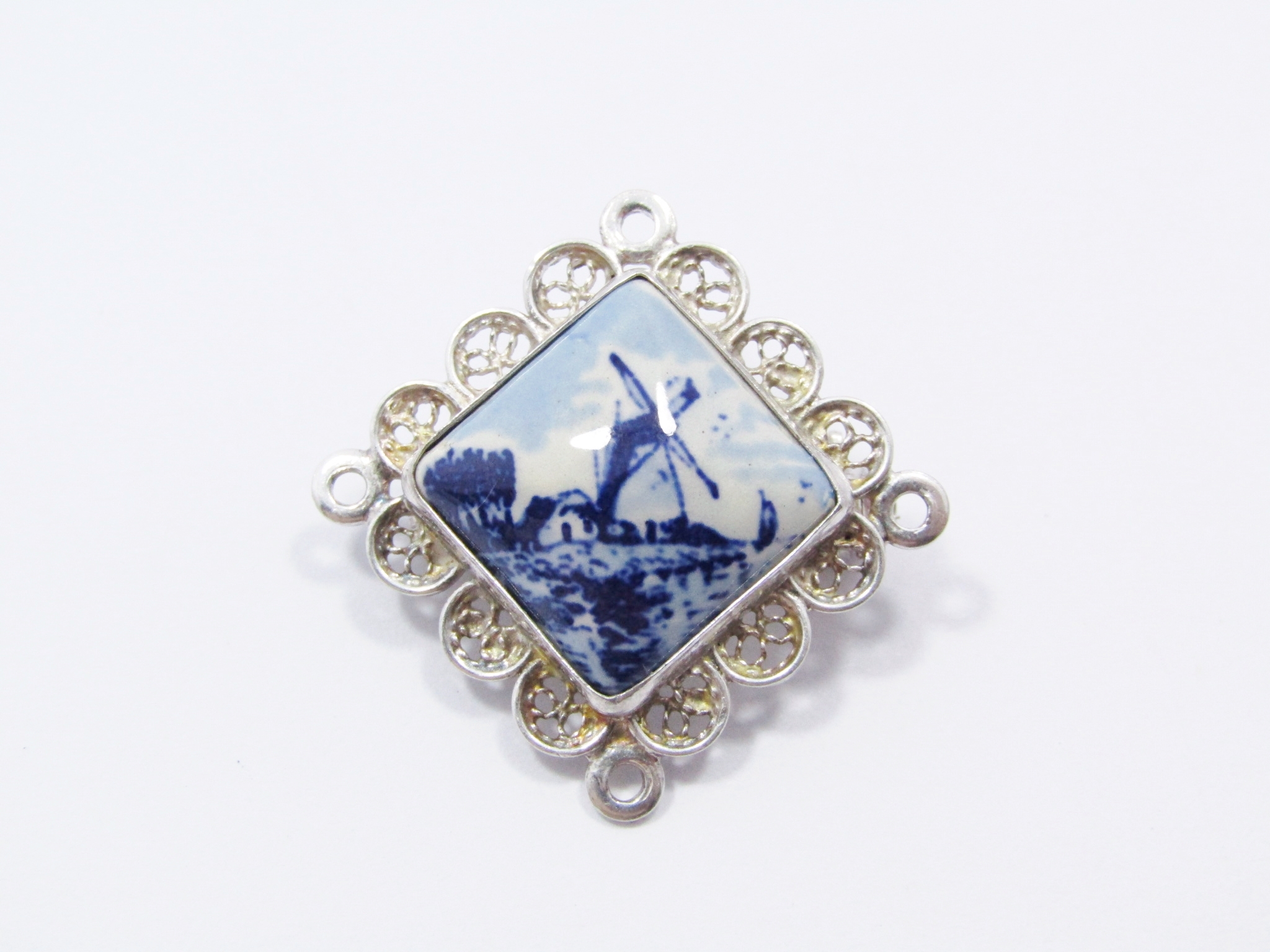 Lovely Dainty Delft Brooch in Silver