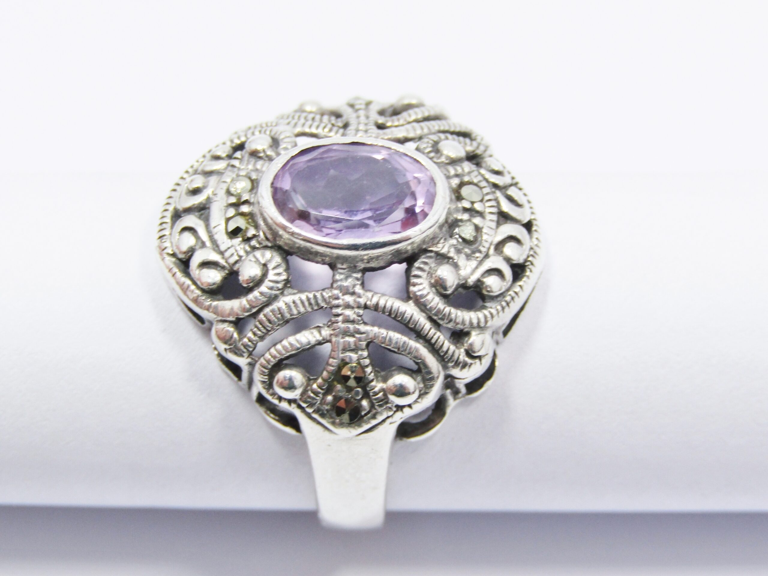 A Beautiful Chunky Vintage Design Amethyst Ring in Sterling Silver.